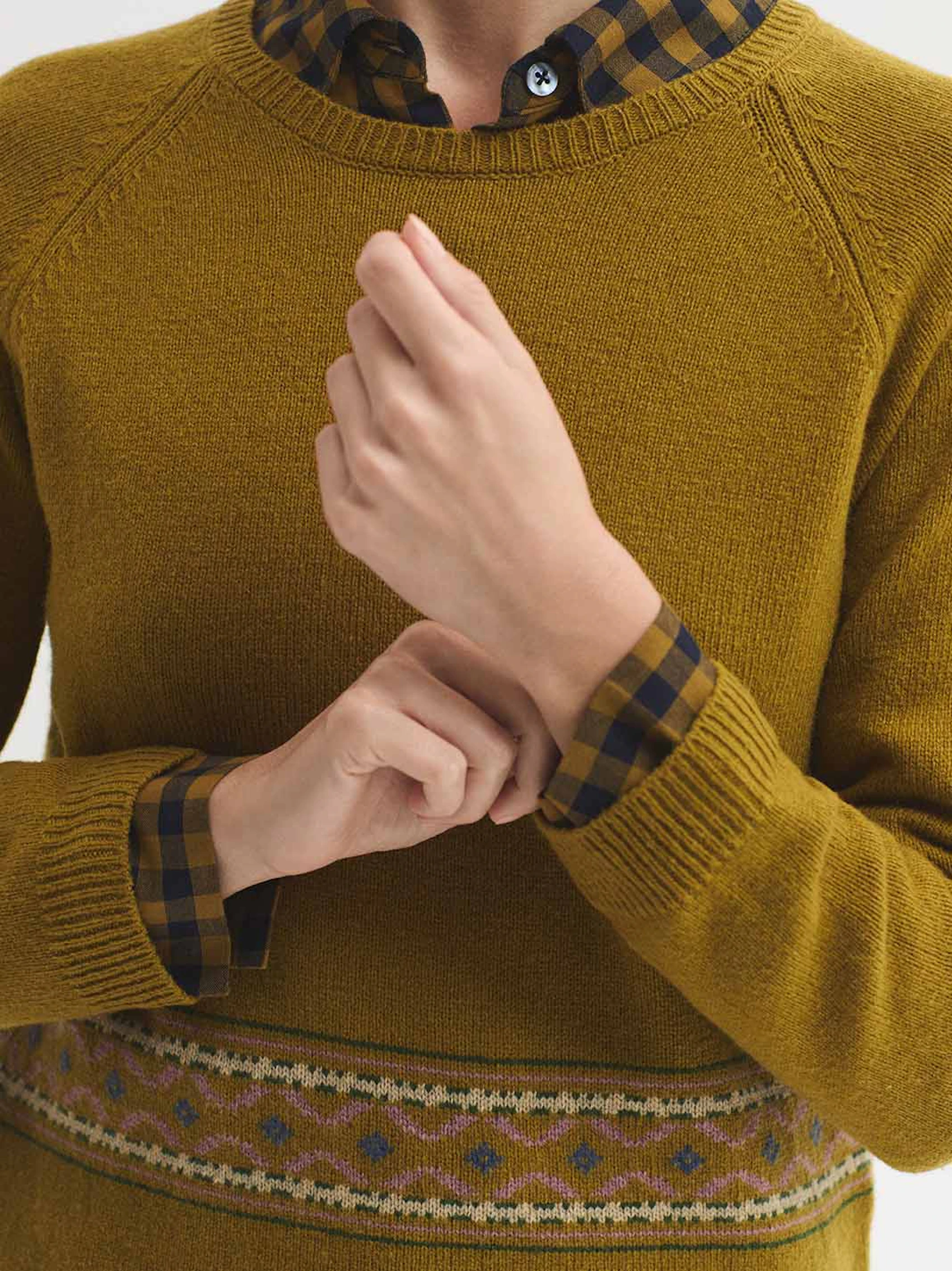 Maglione di lana con greca sull'orlo