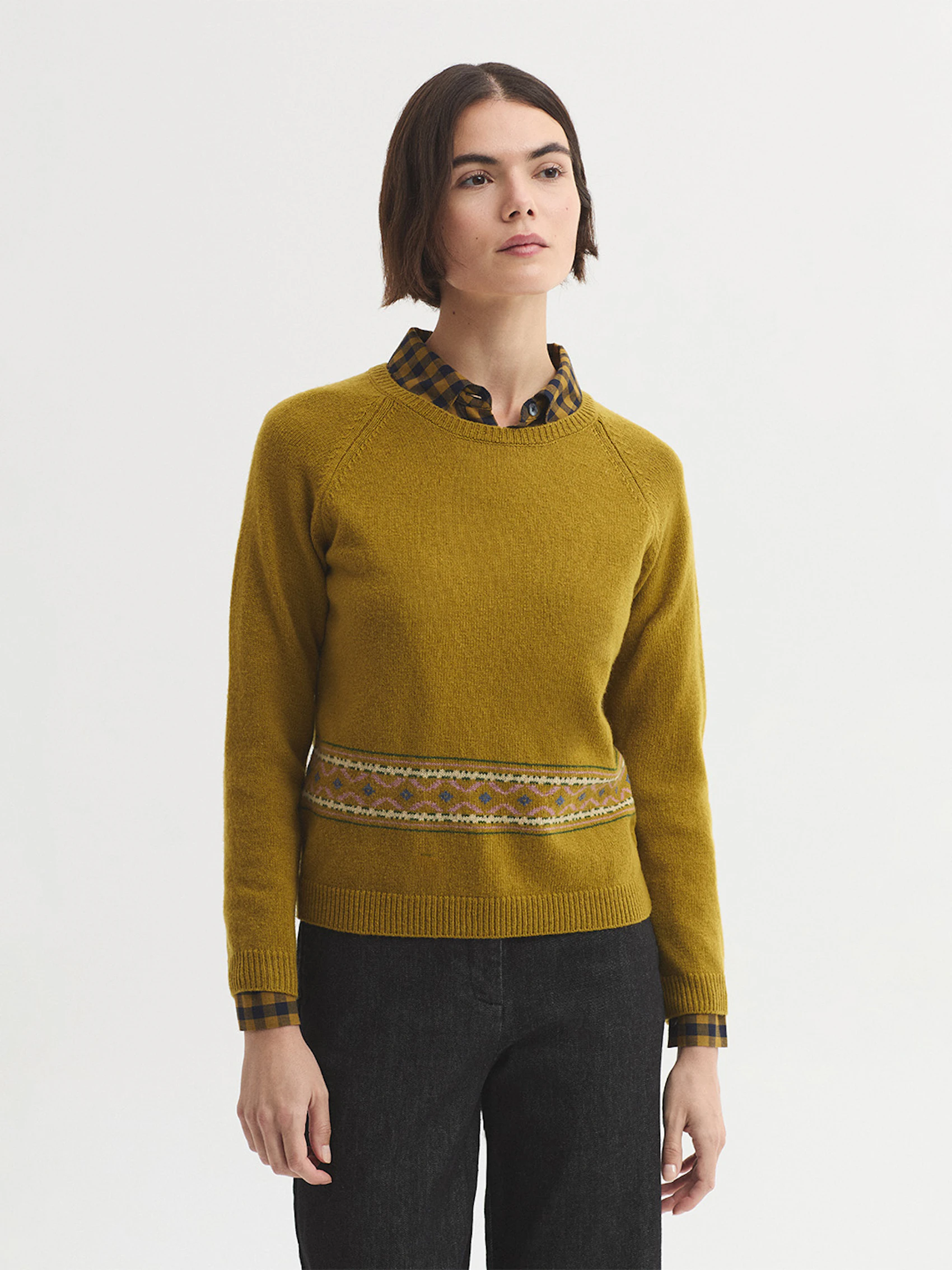 Maglione di lana con greca sull'orlo