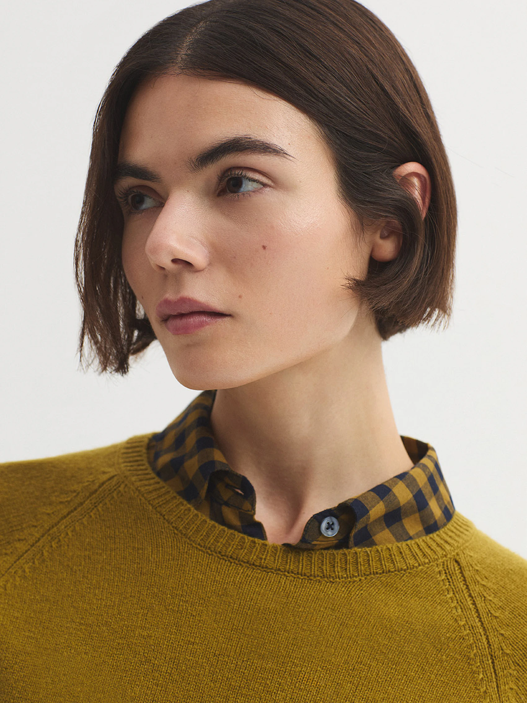 Maglione di lana con greca sull'orlo