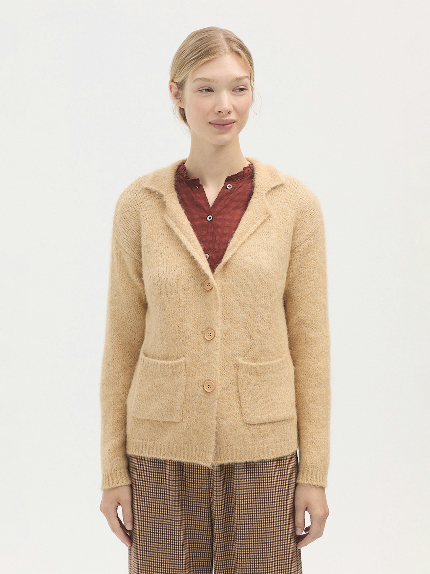 Chunky cardigan with pockets 4