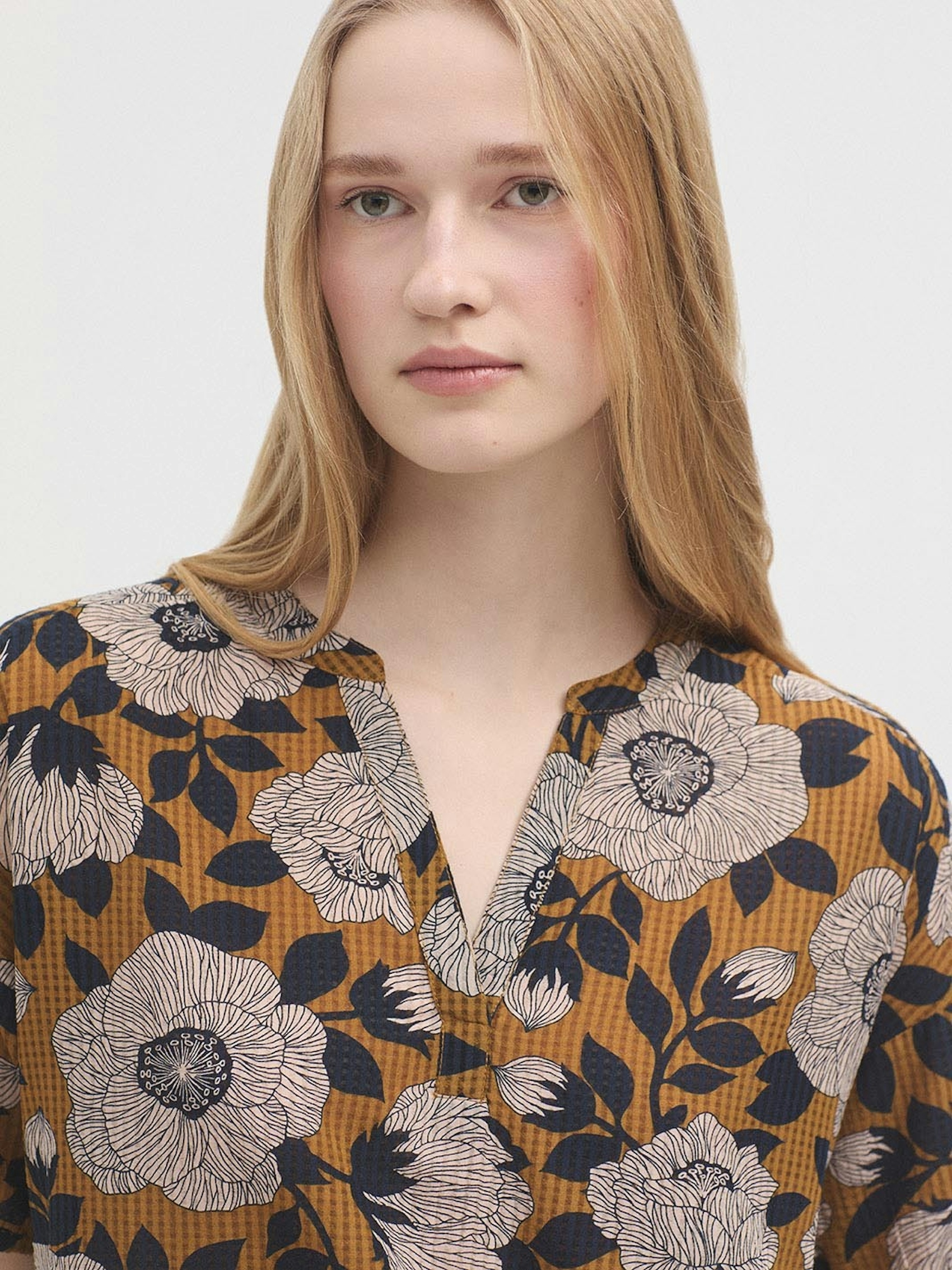 Camelia mesh-knit blouse 2