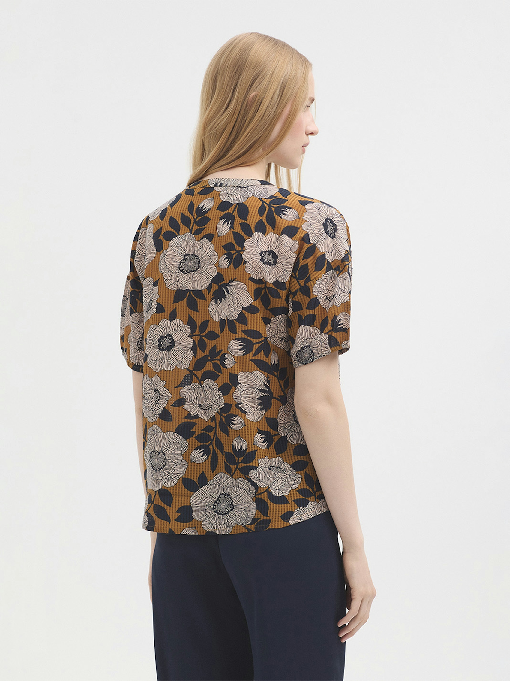Camelia mesh-knit blouse 3
