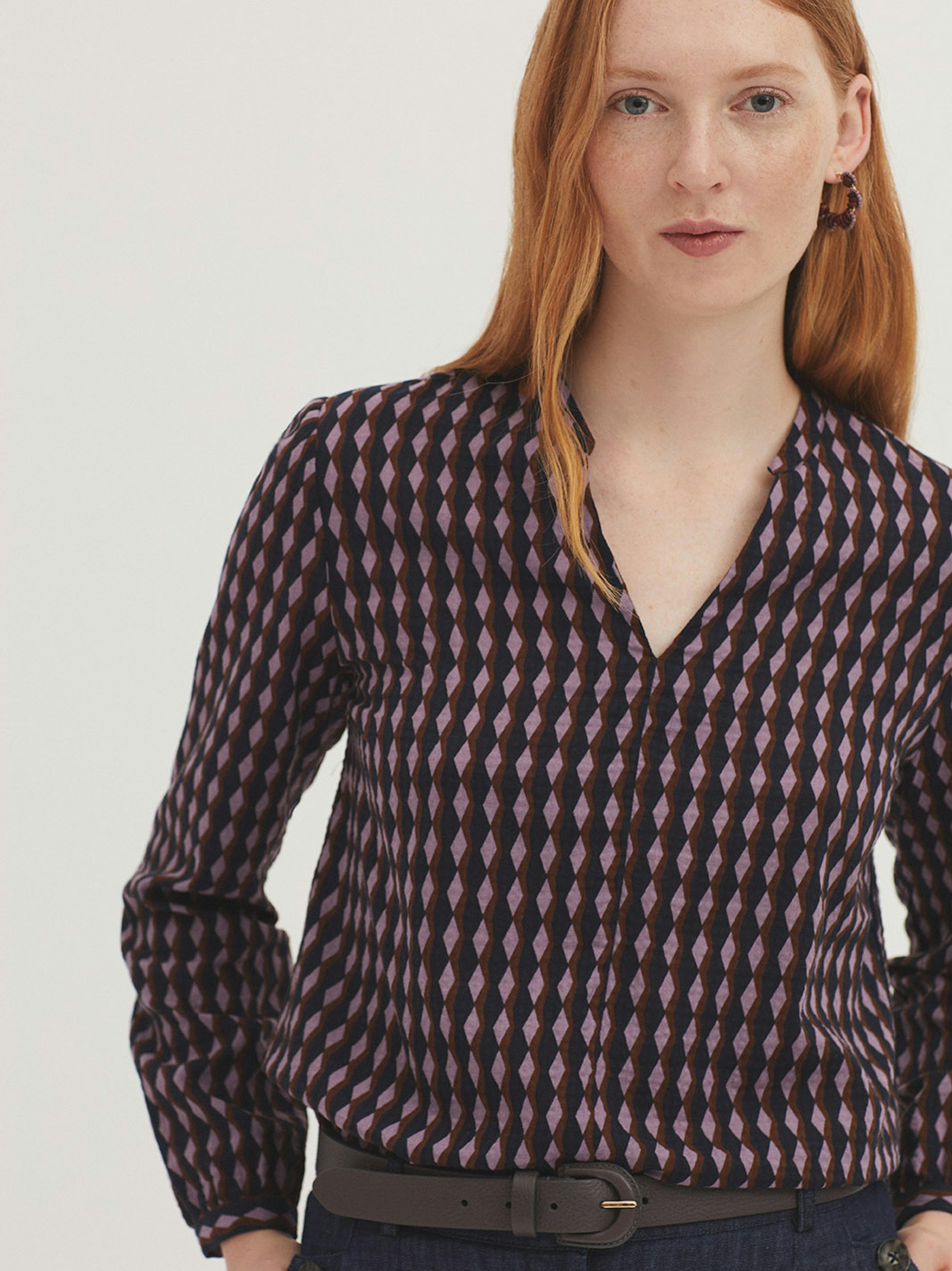 Endless Column mesh-knit blouse