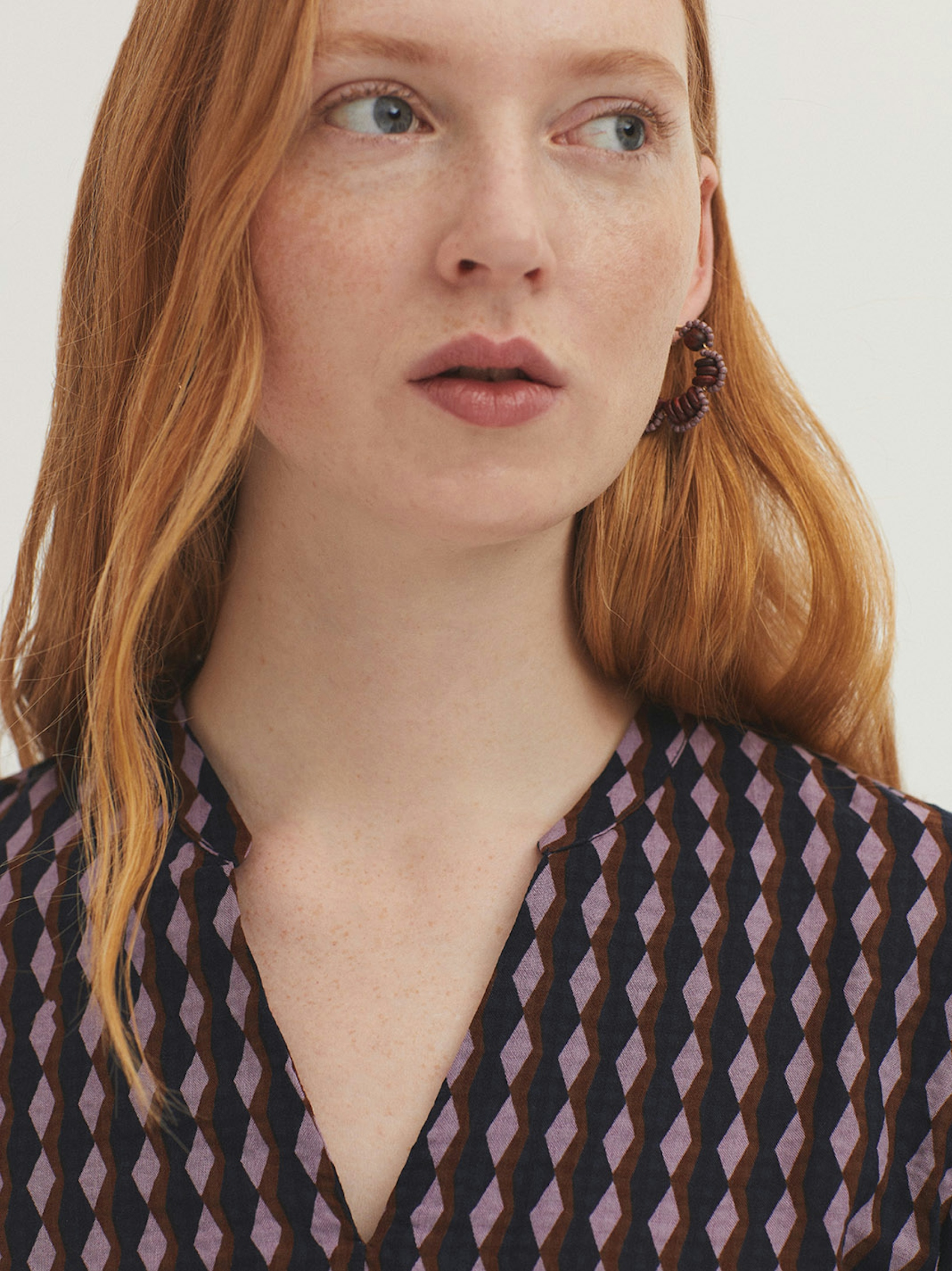 Endless Column mesh-knit blouse