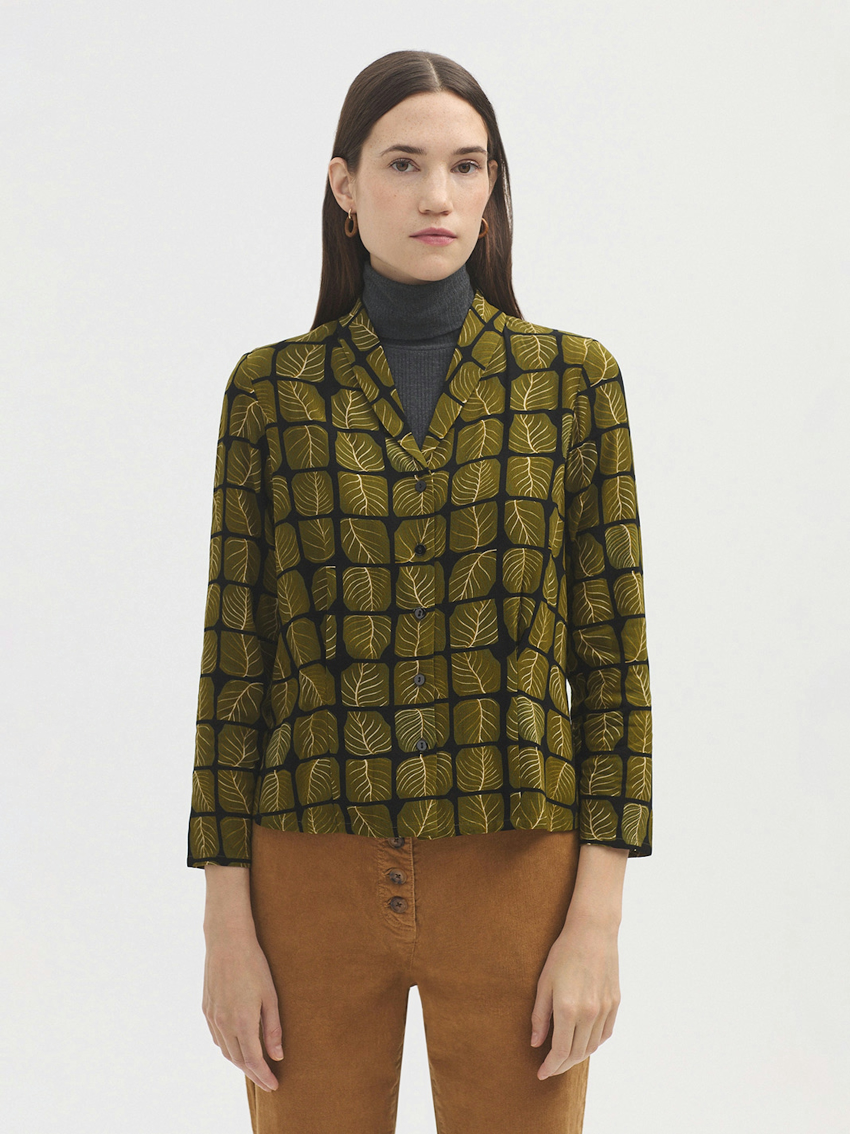 Square Leaves lapel blouse