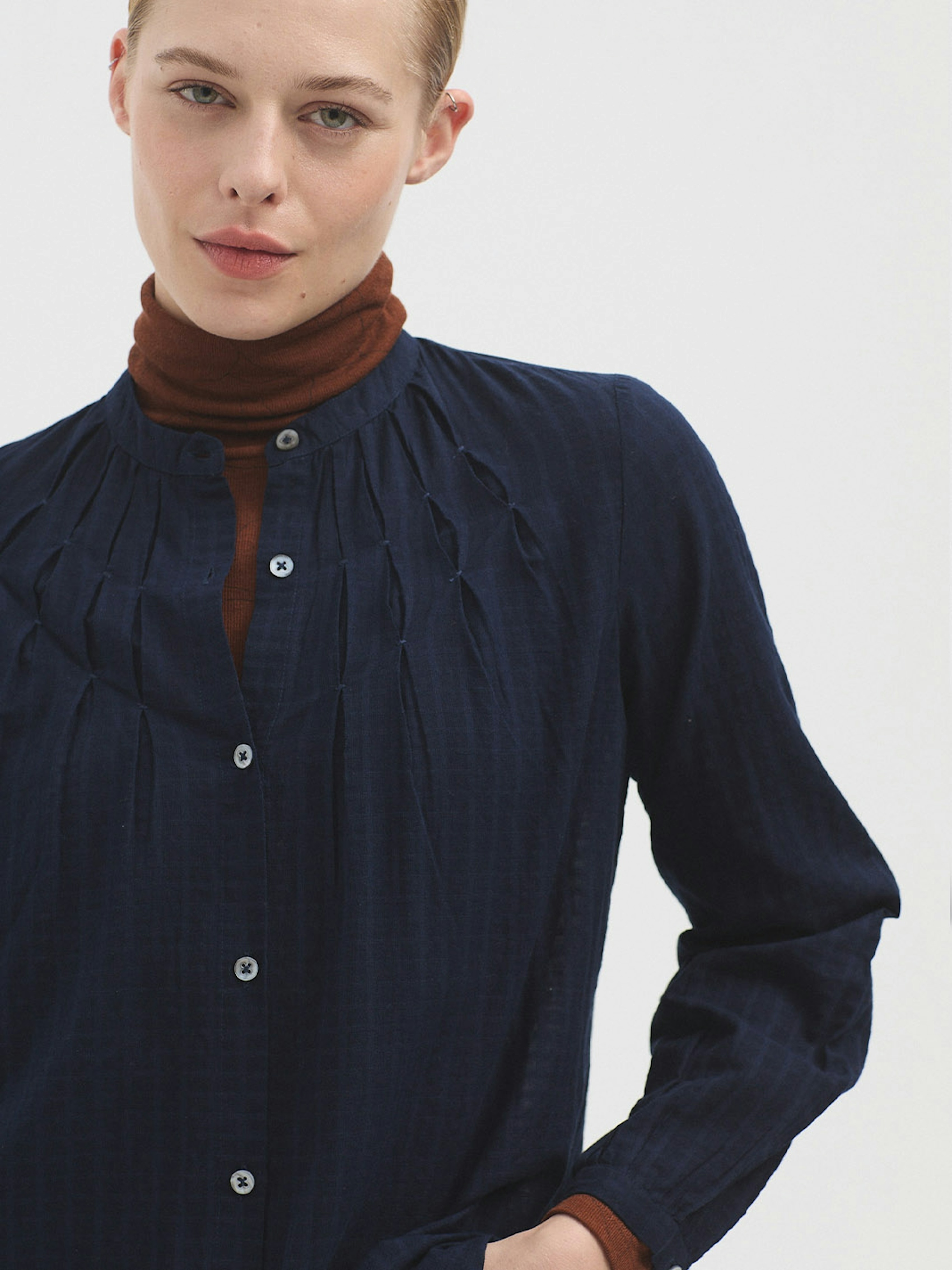 Embroidered mesh-knit shirt