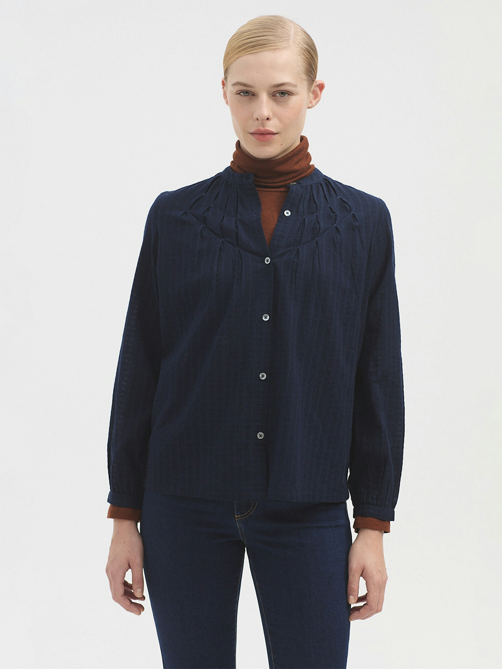 Embroidered mesh-knit shirt