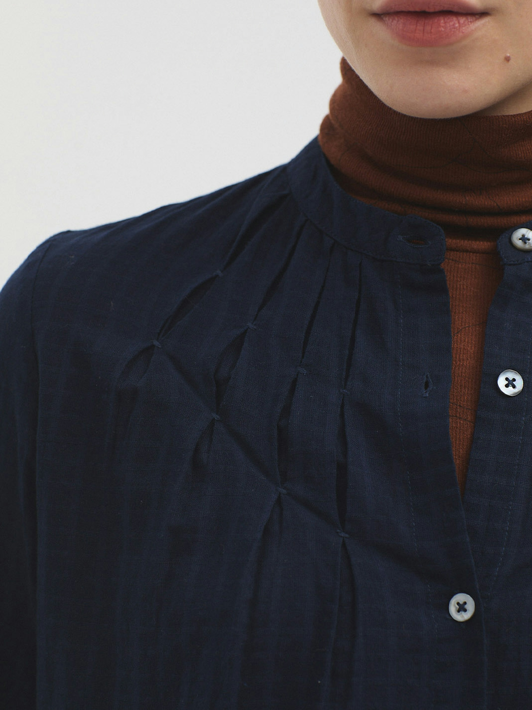 Embroidered mesh-knit shirt