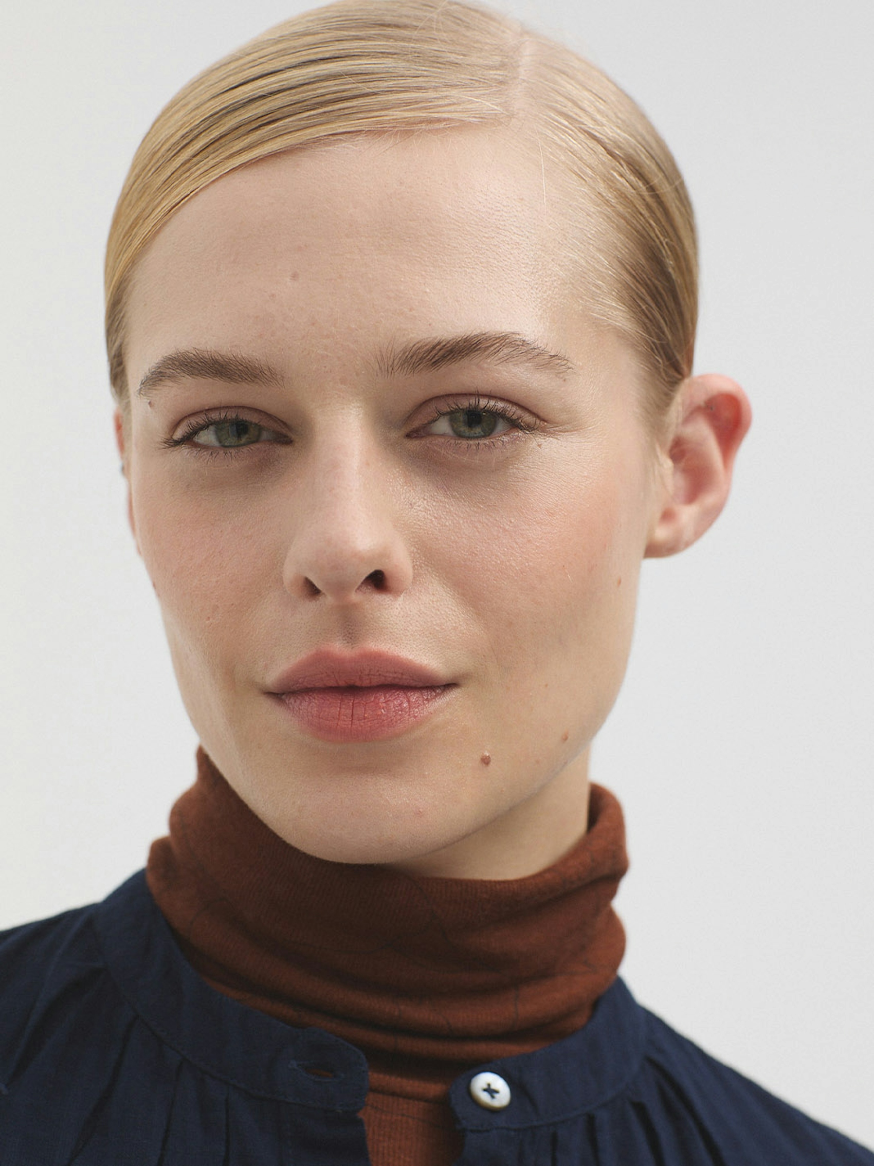 Embroidered mesh-knit shirt