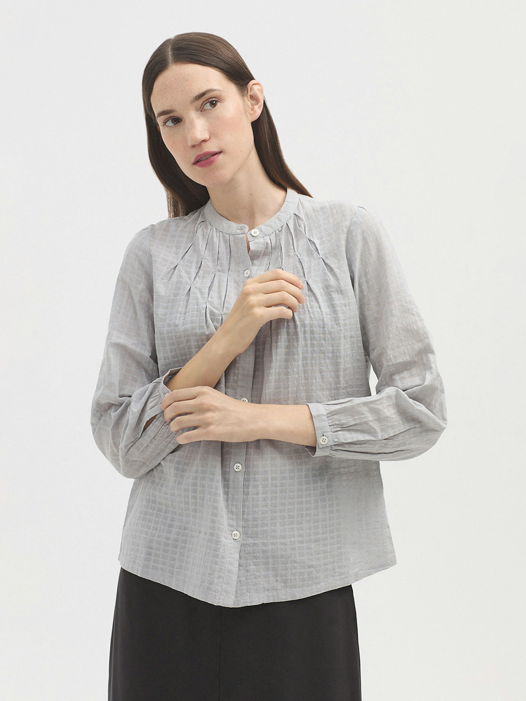 Embroidered mesh-knit shirt