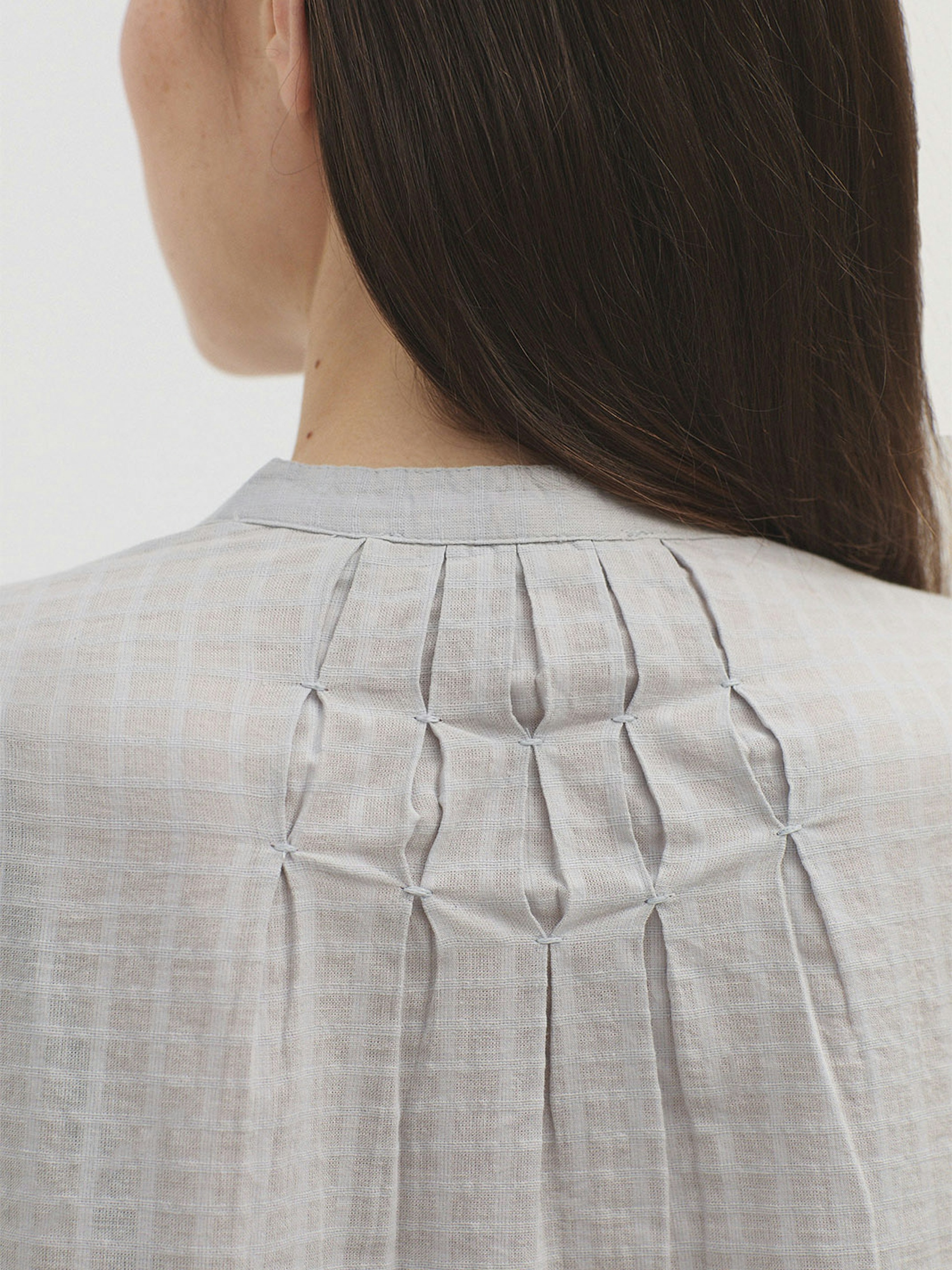 Embroidered mesh-knit shirt
