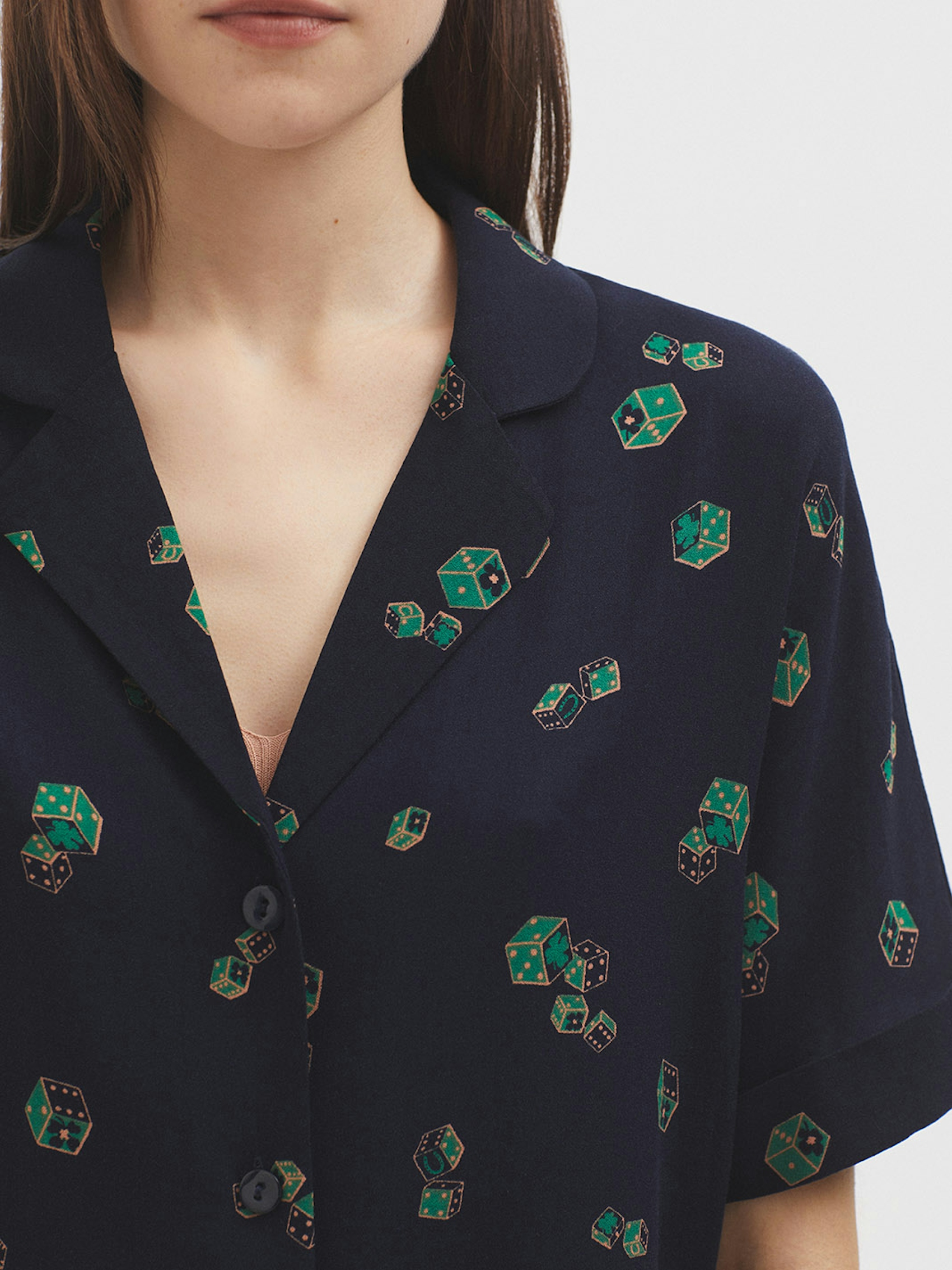 Chemise Dice Game