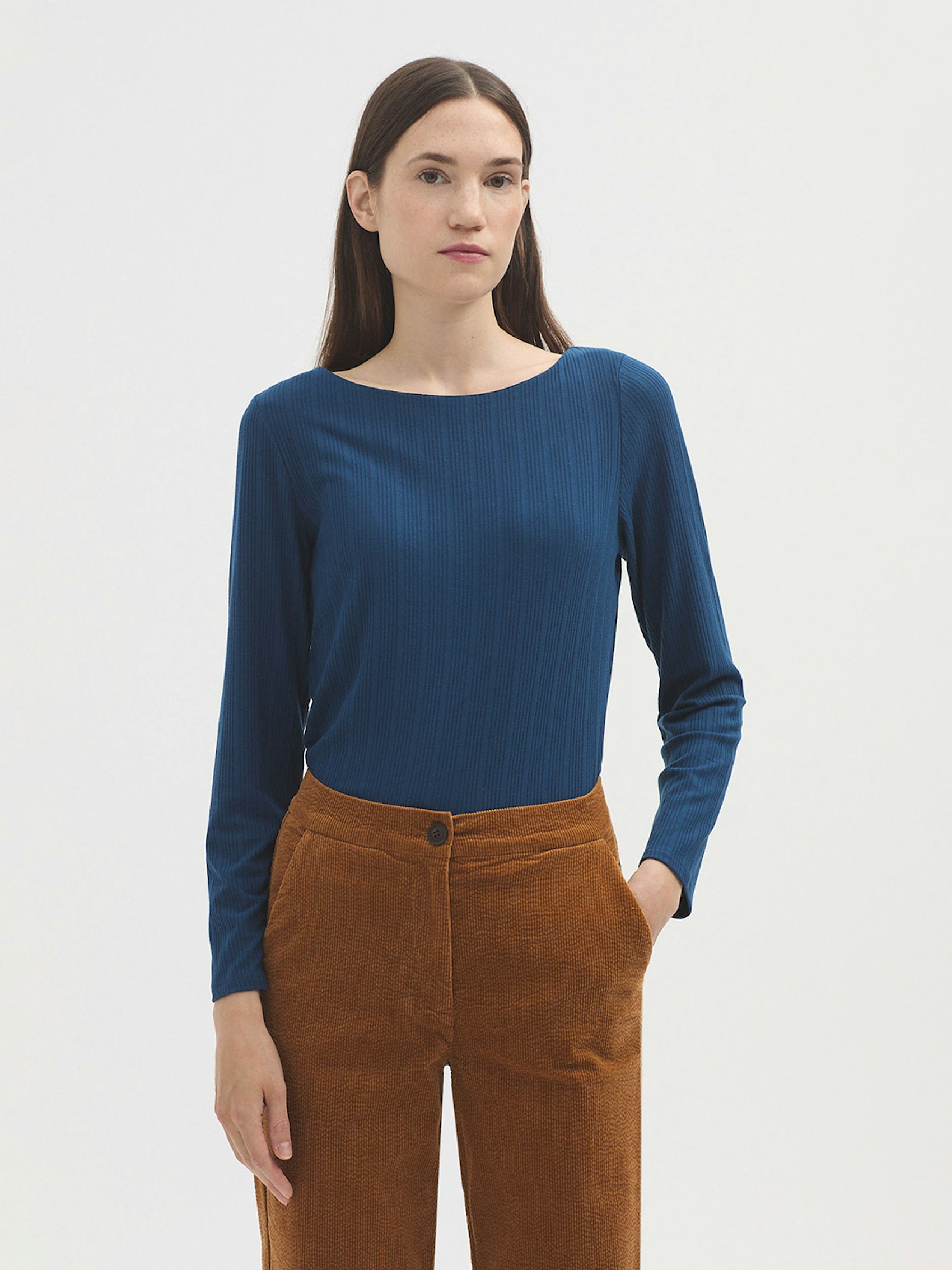 Ribbed boat neck top