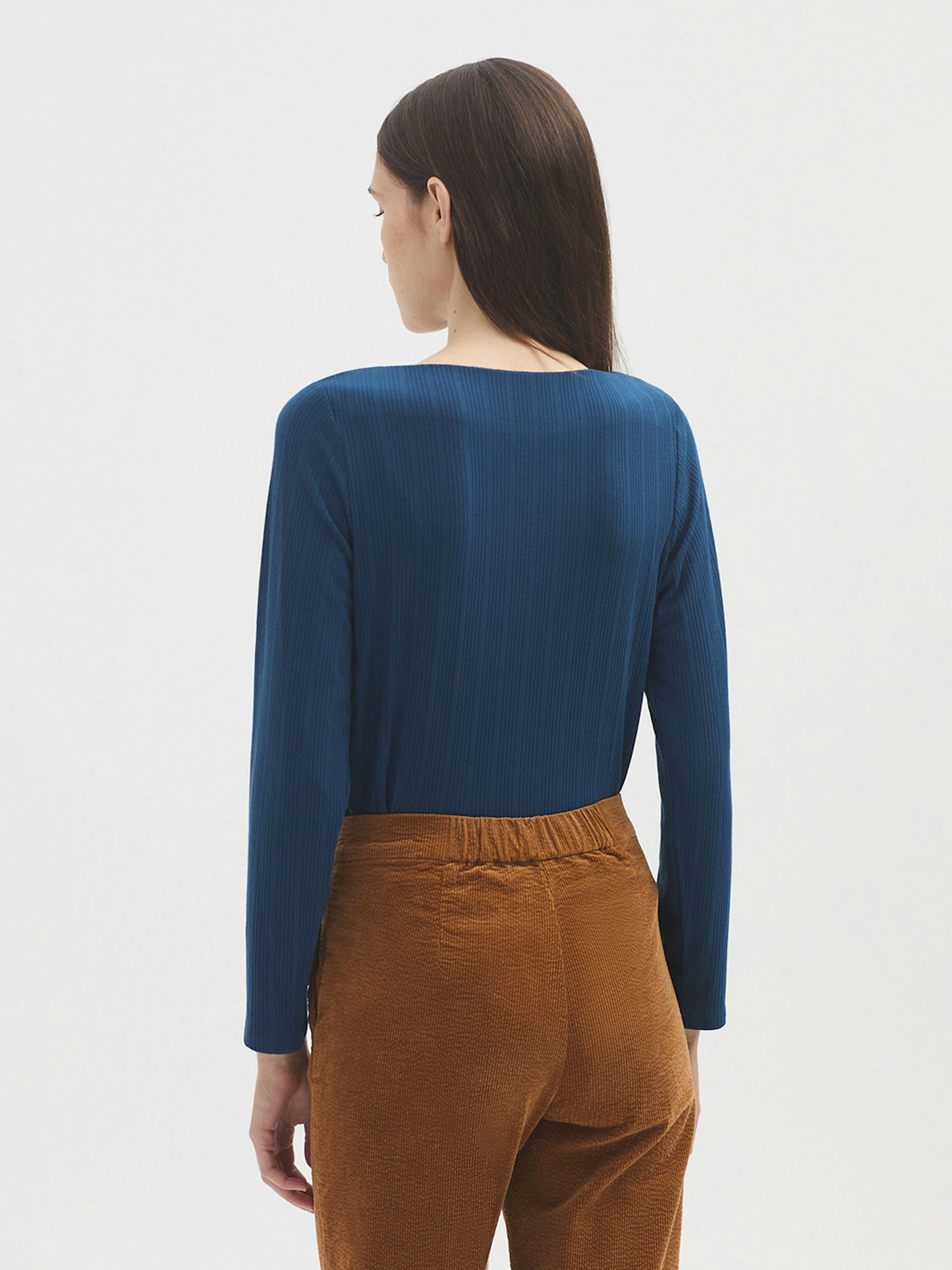 Ribbed boat neck top