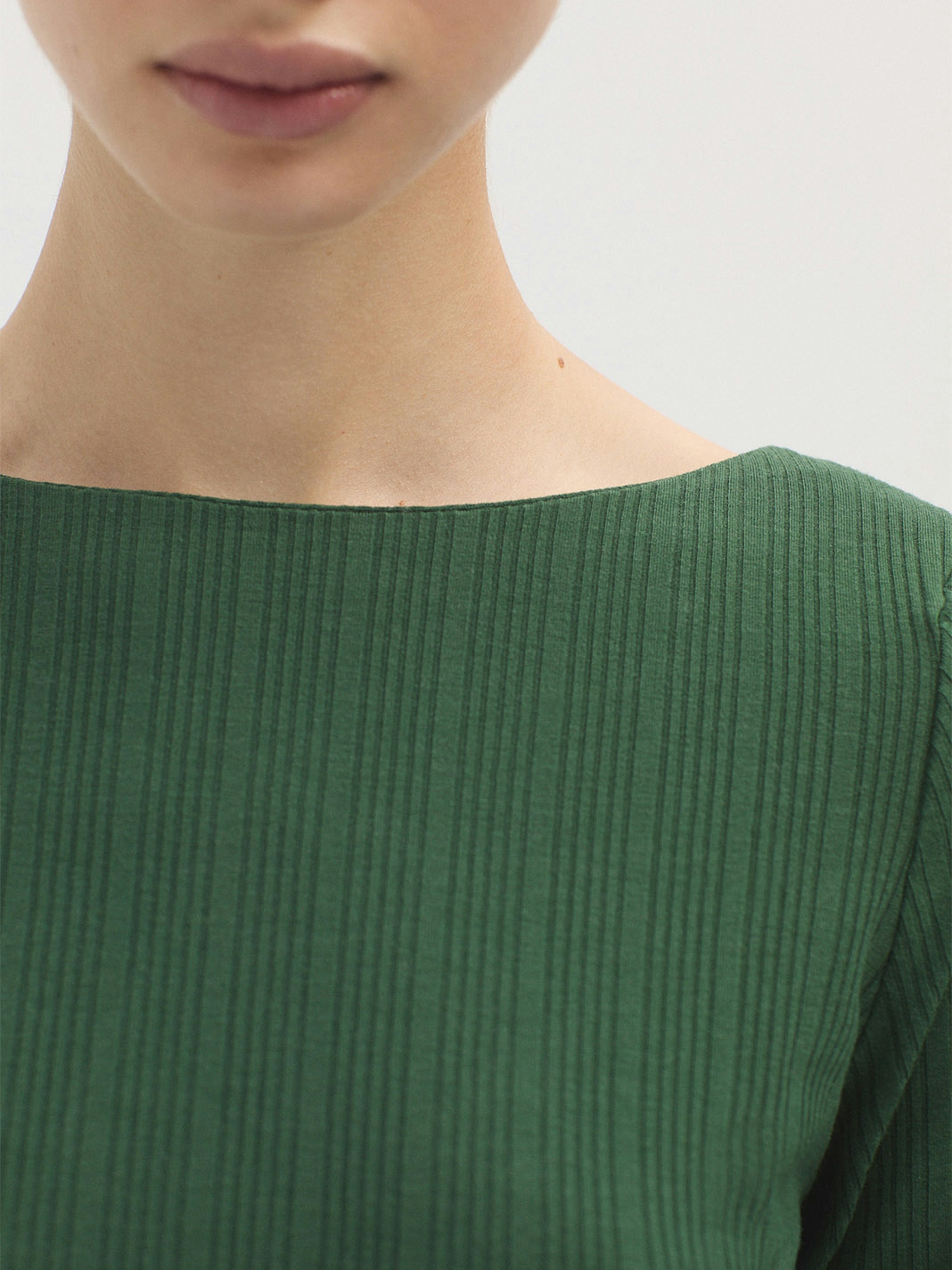 Ribbed boat neck top