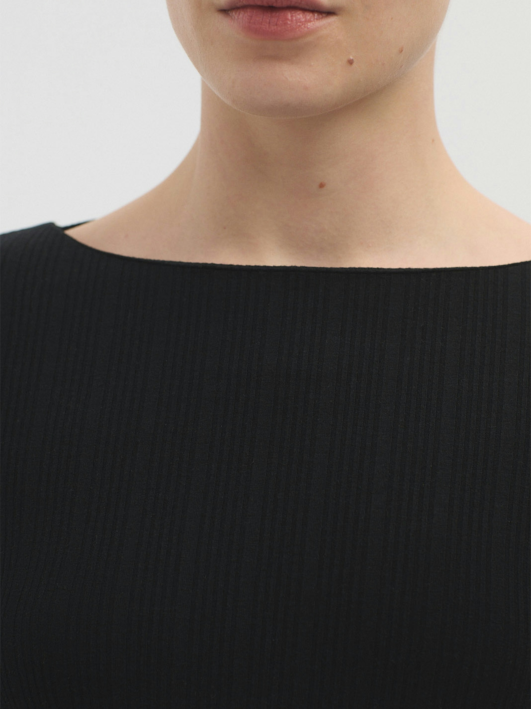 Ribbed boat neck top