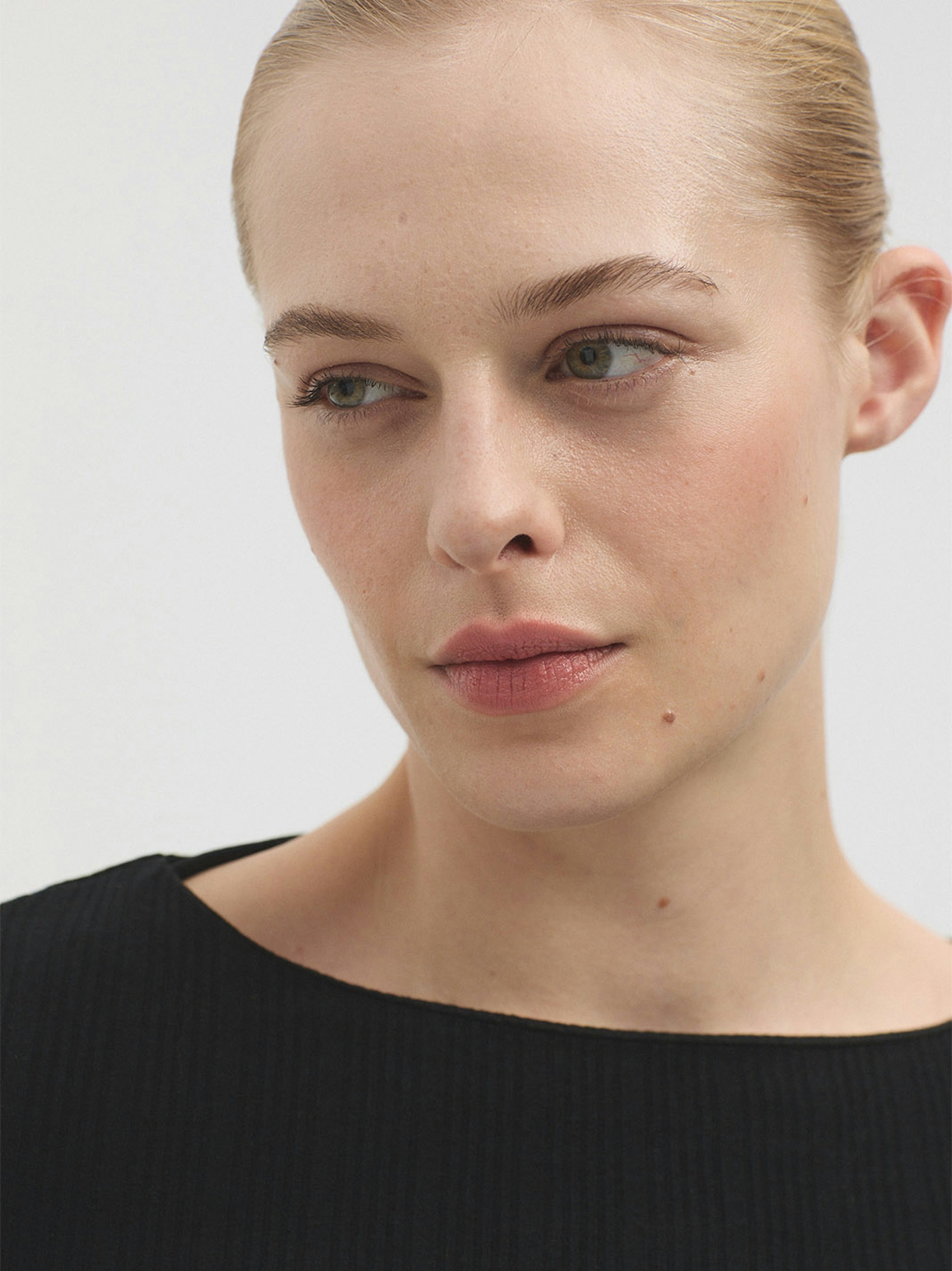 Ribbed boat neck top
