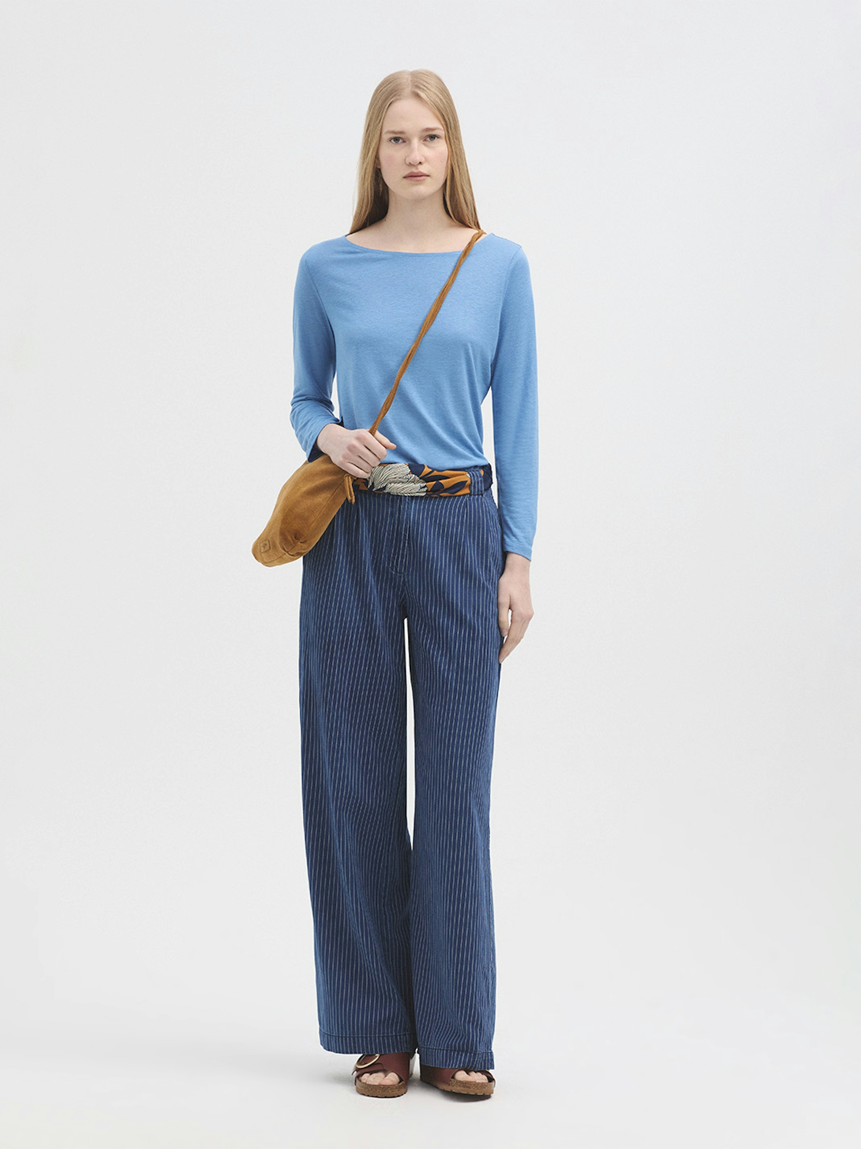 Boat neck linen T-shirt