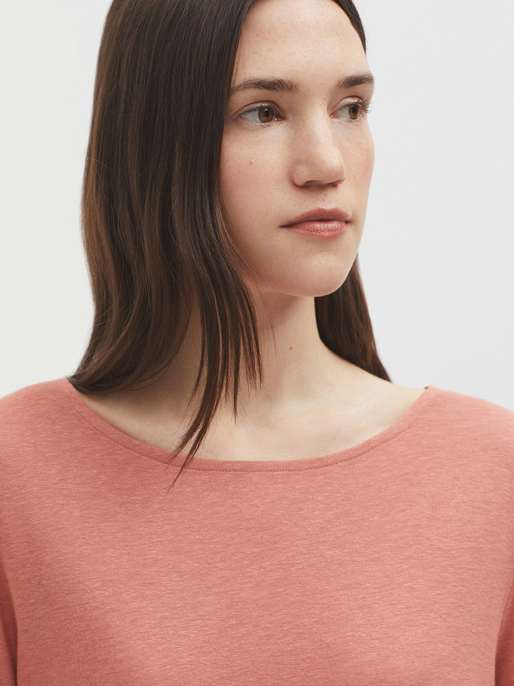 Boat neck linen T-shirt