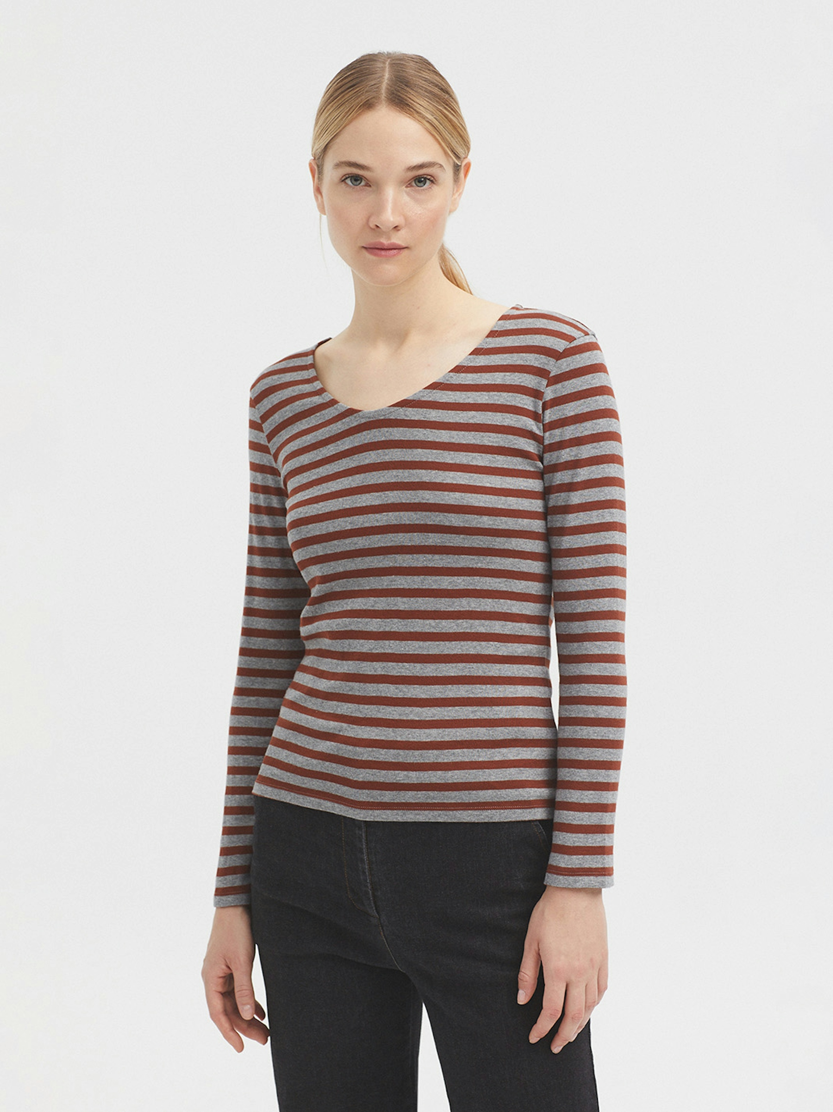 Camiseta escote pico rayas