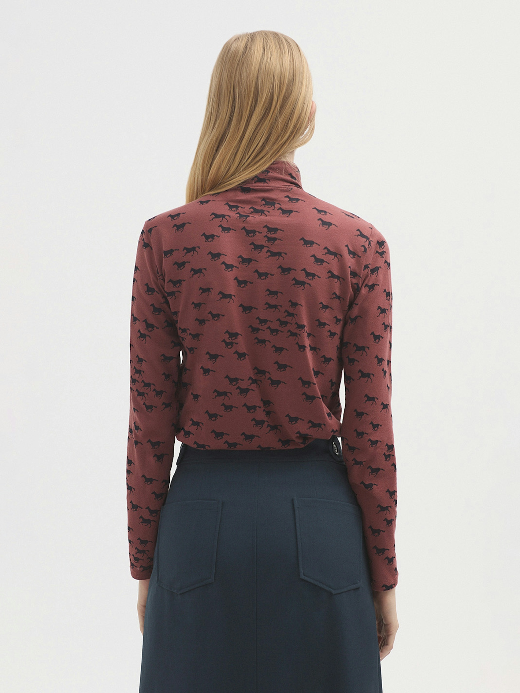 Roll neck foam top