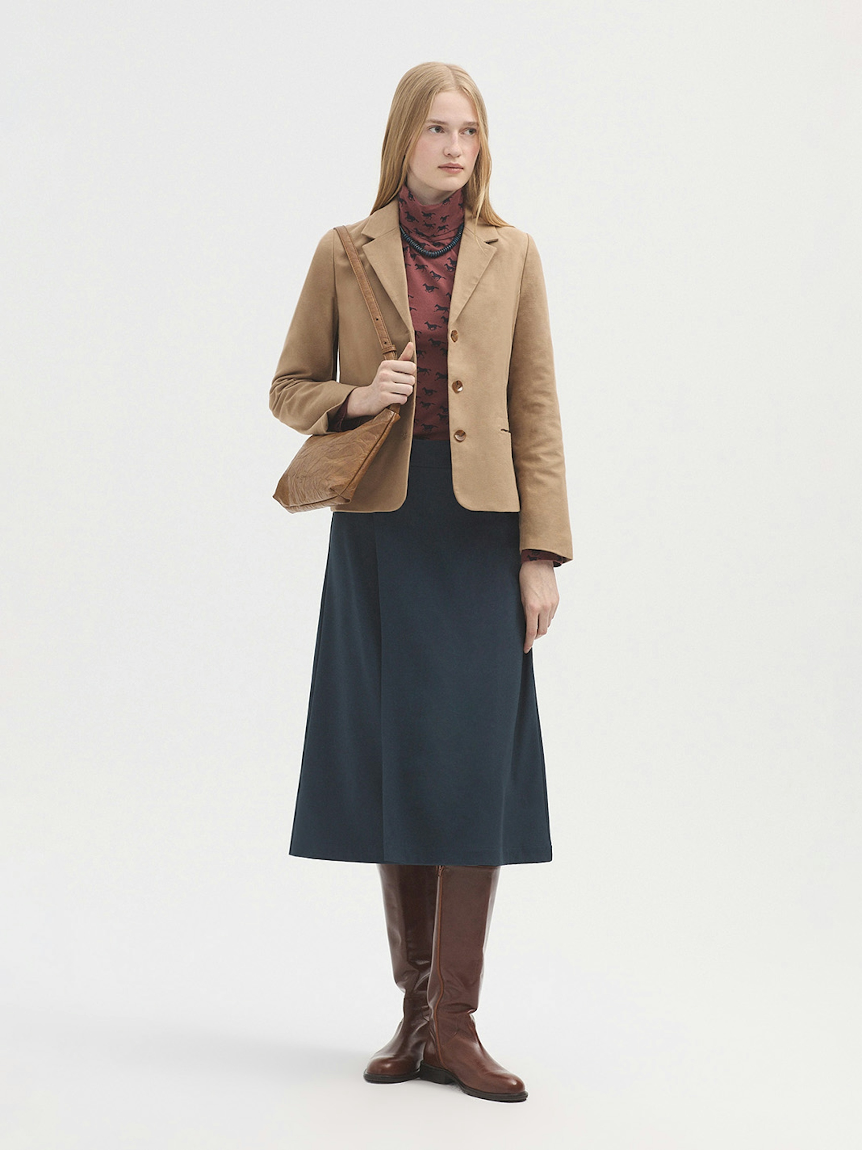 Roll neck foam top