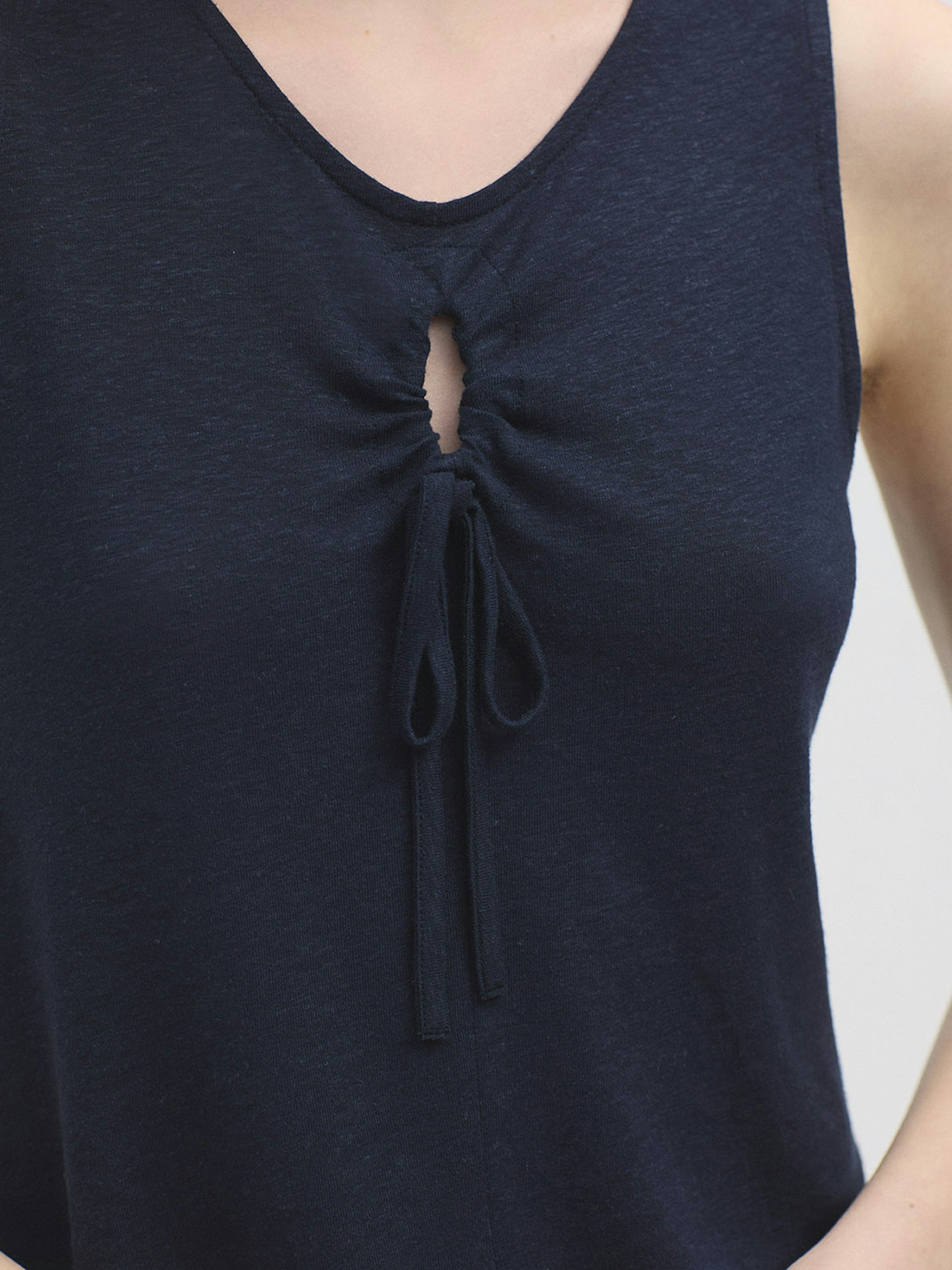 T-shirt lin découpe