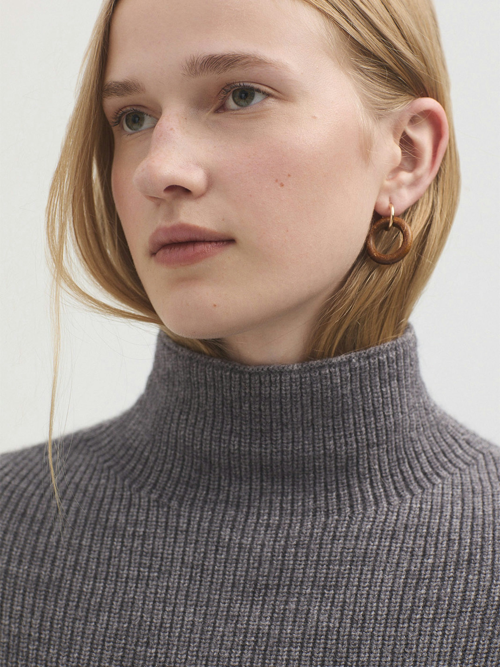 Roll neck cape with splits