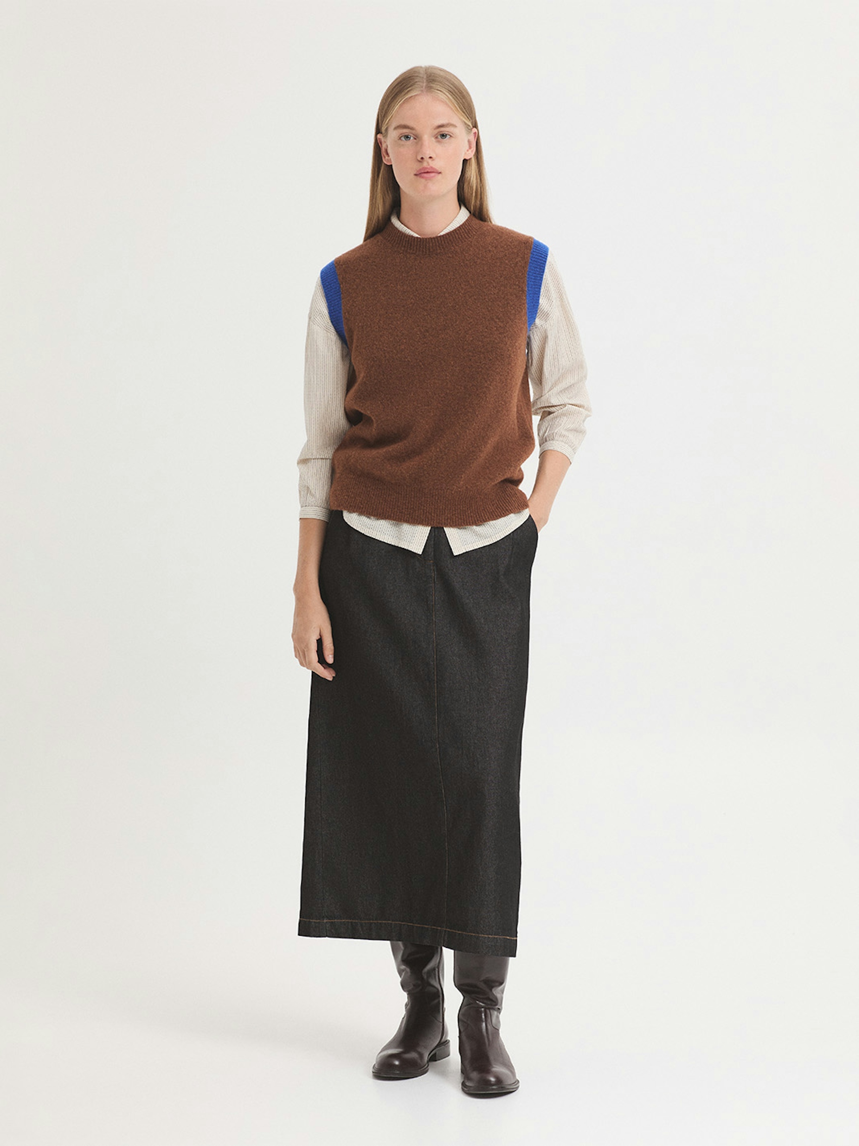 Contrast armhole lambswool vest