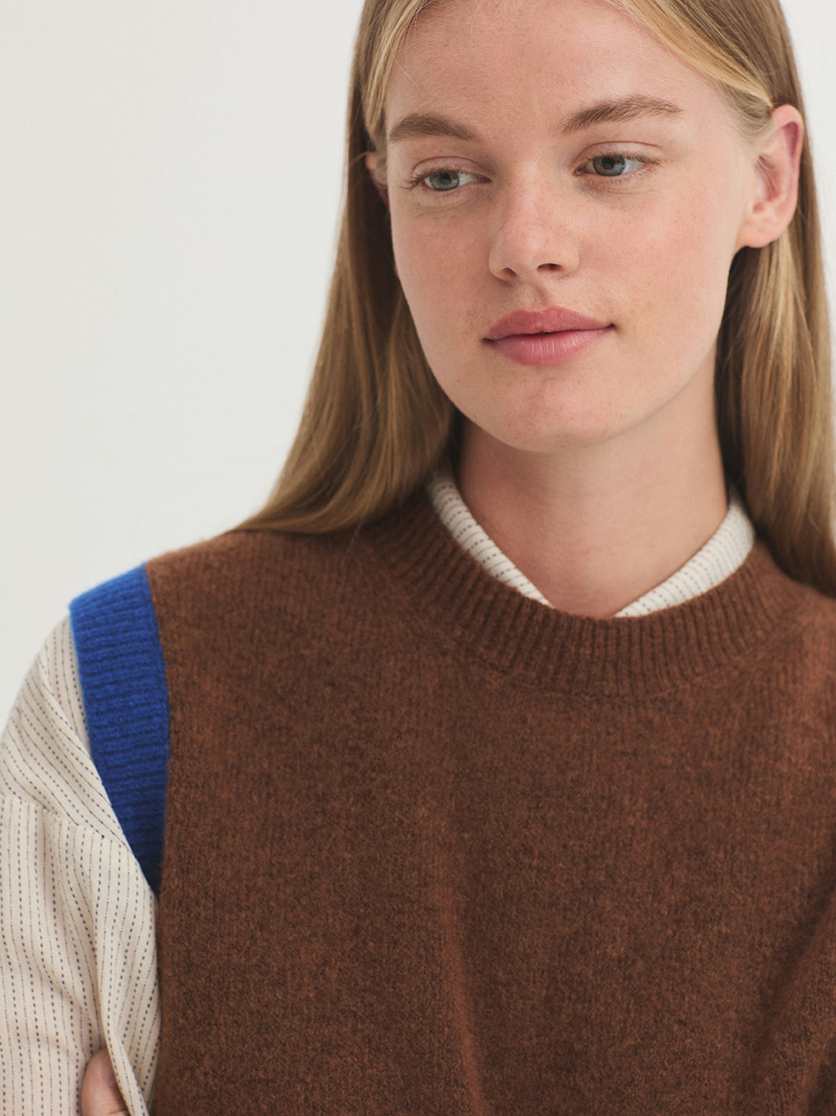 Contrast armhole lambswool vest