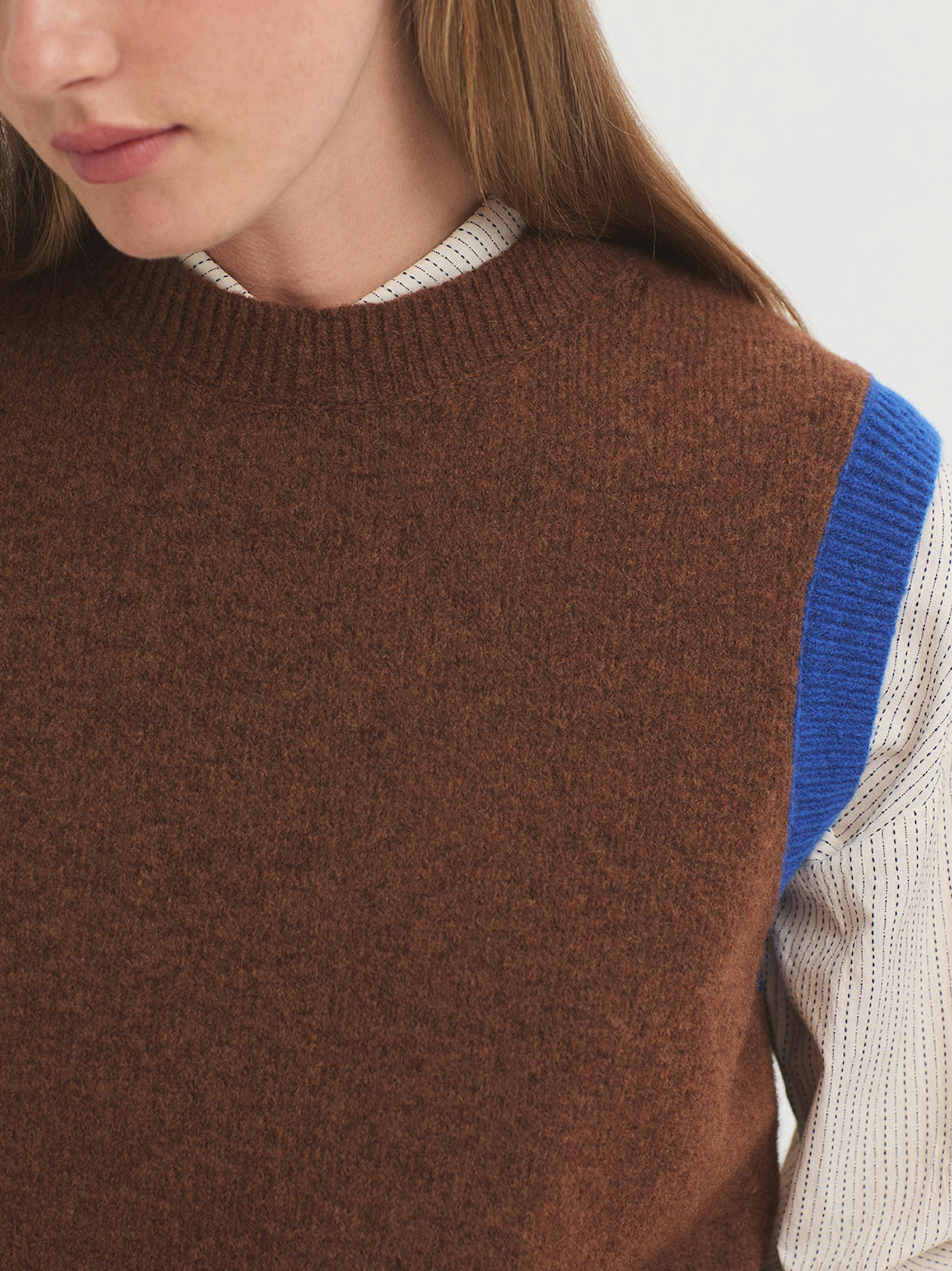 Contrast armhole lambswool vest