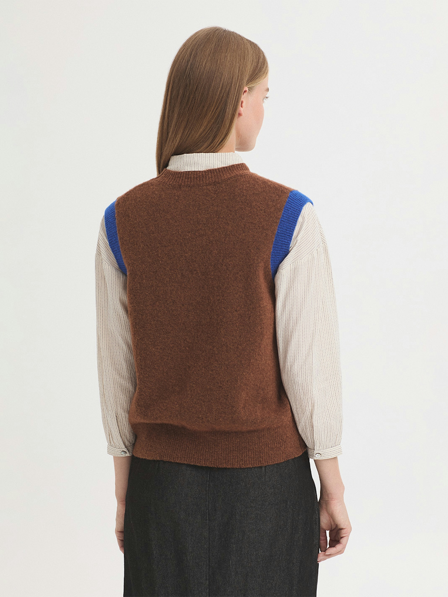 Contrast armhole lambswool vest