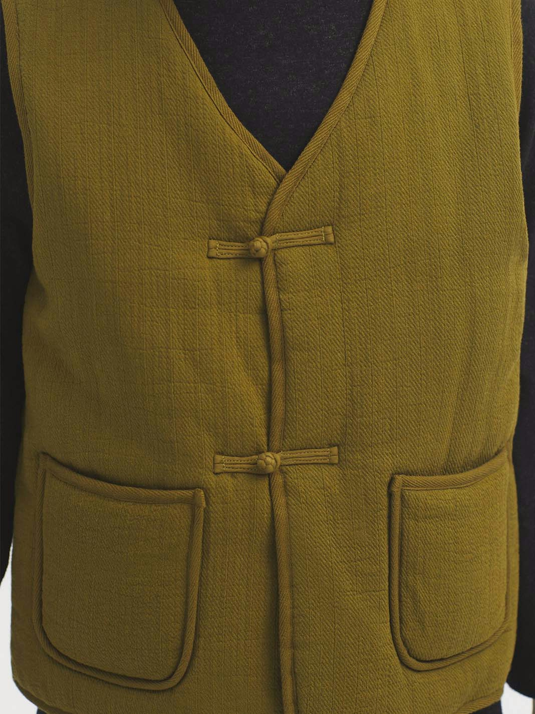 Padded gilet with knots 3