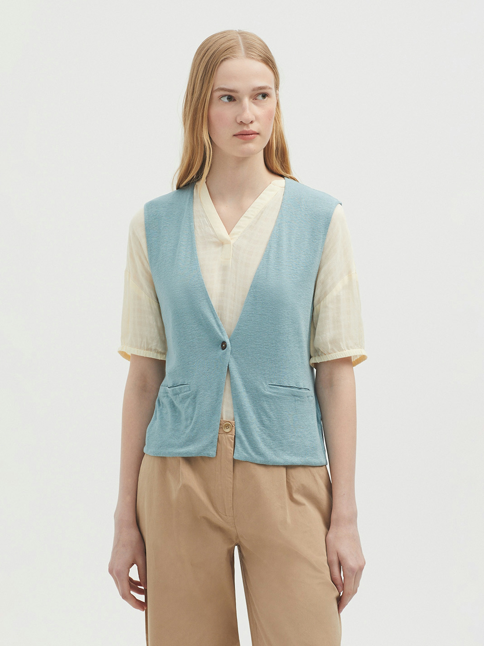 Linen buttoned waistcoat