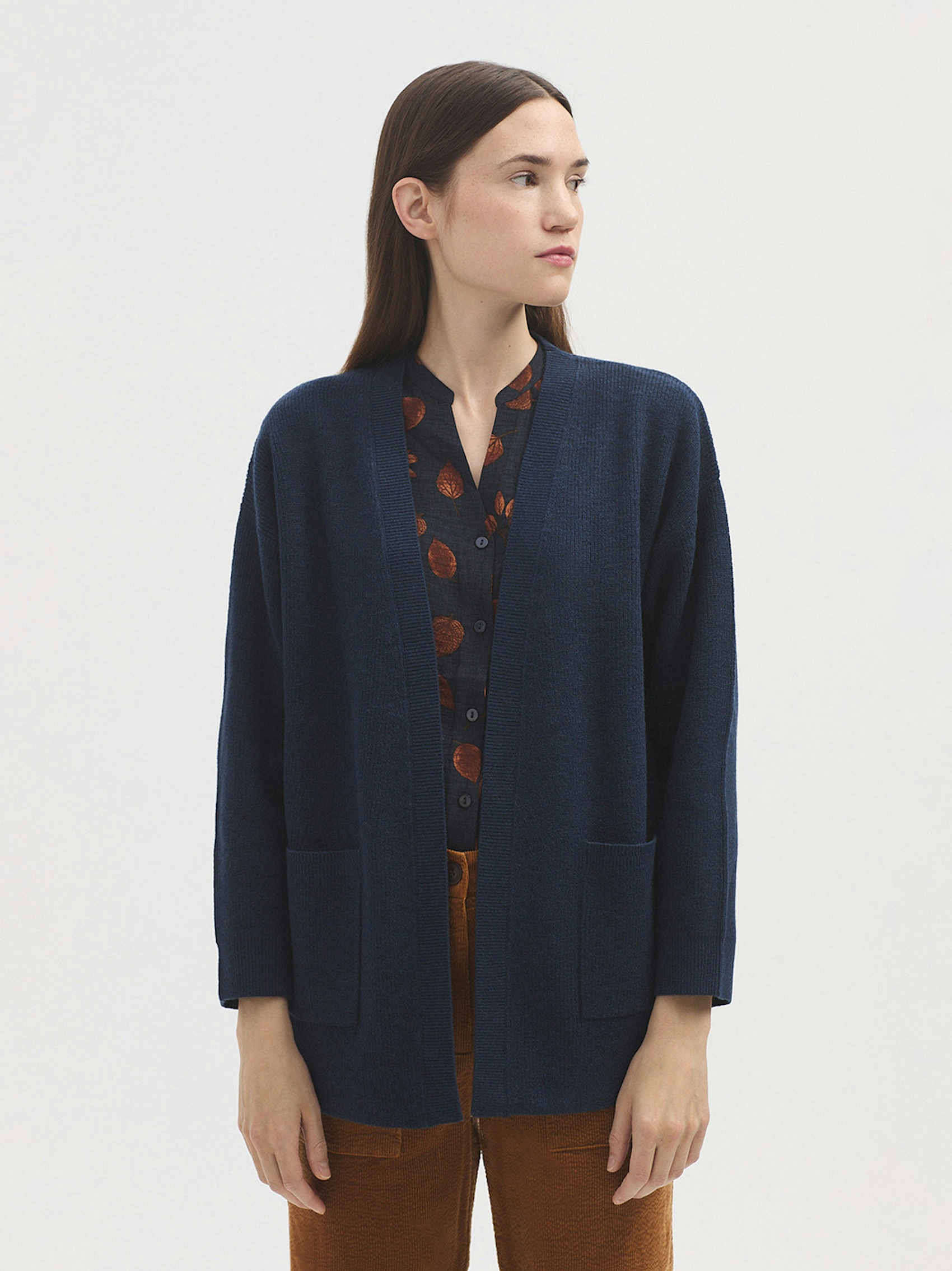 Open cardigan with pockets