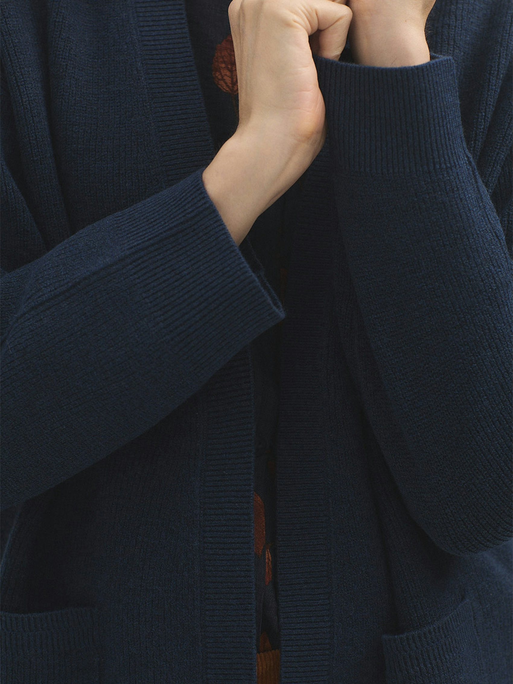 Open cardigan with pockets