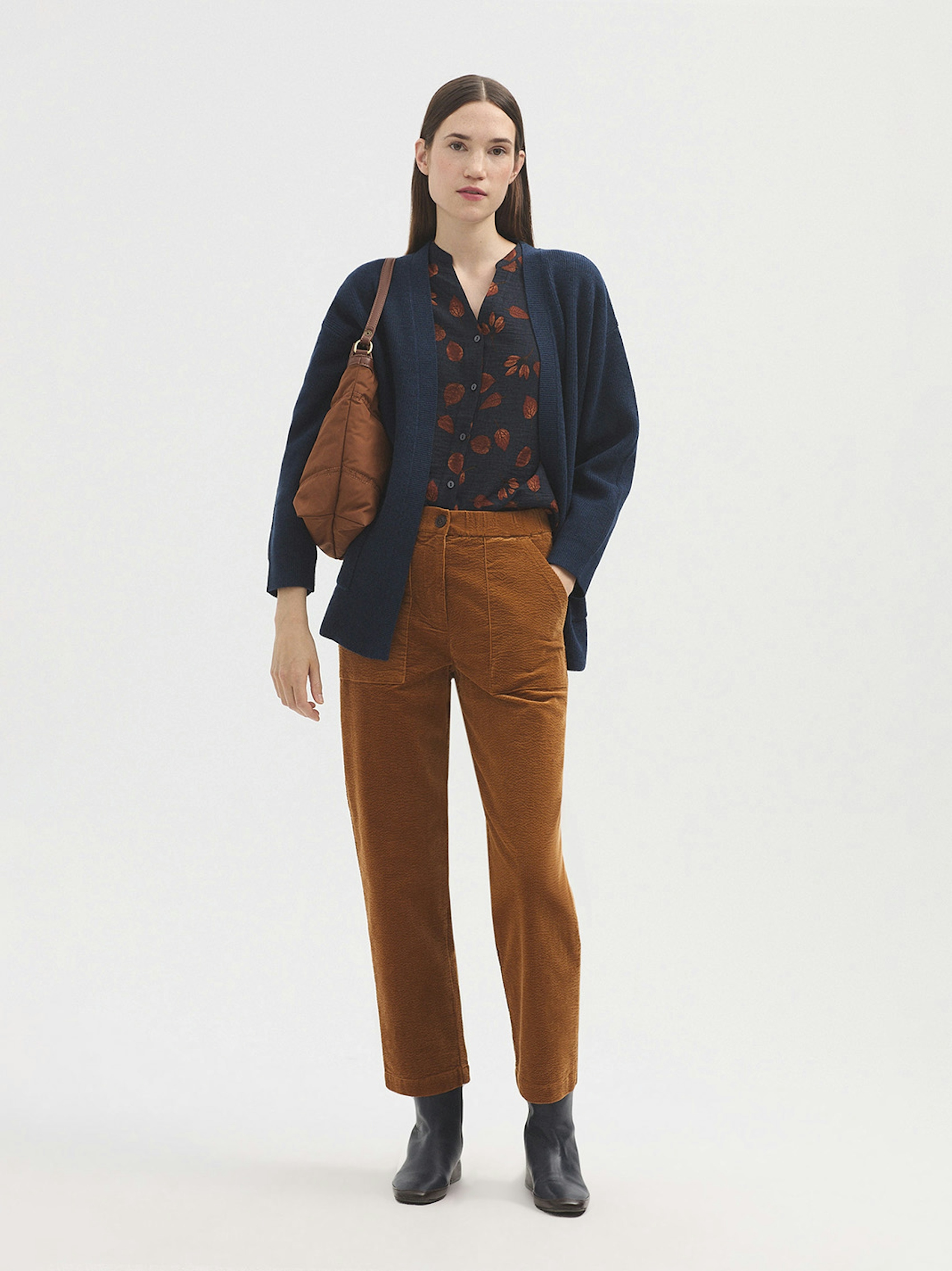 Open cardigan with pockets