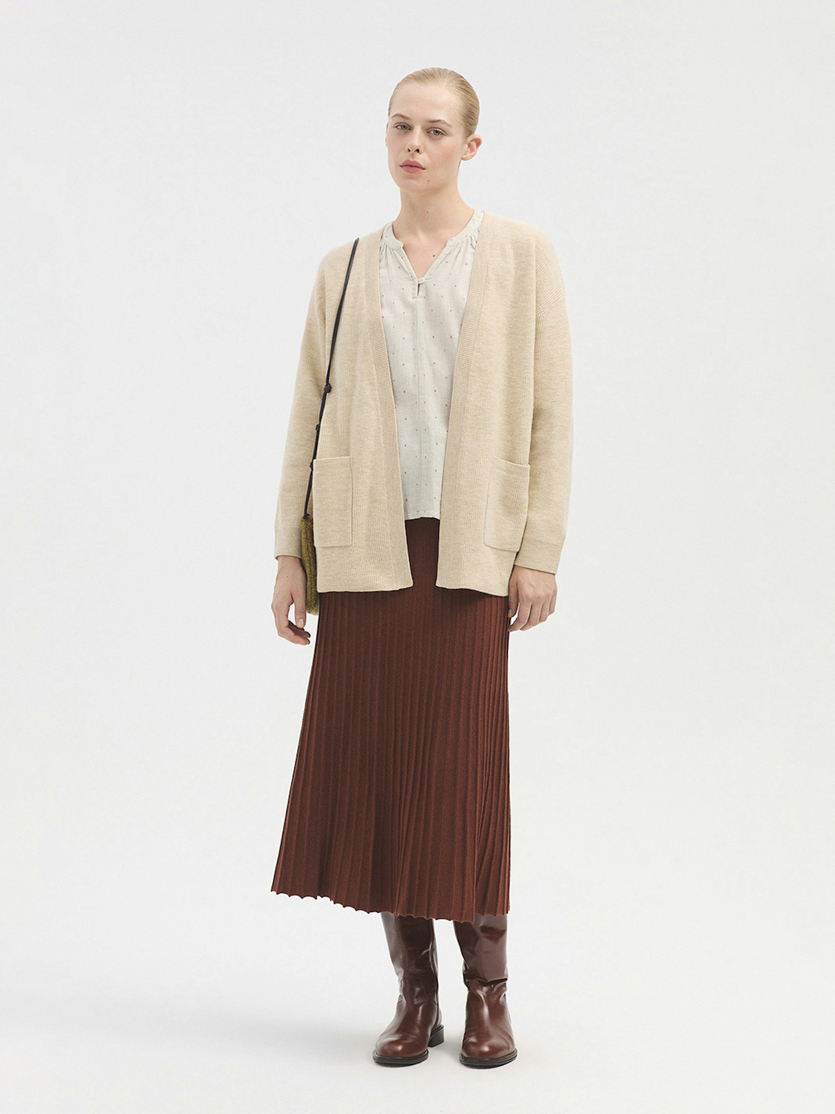 Open cardigan with pockets