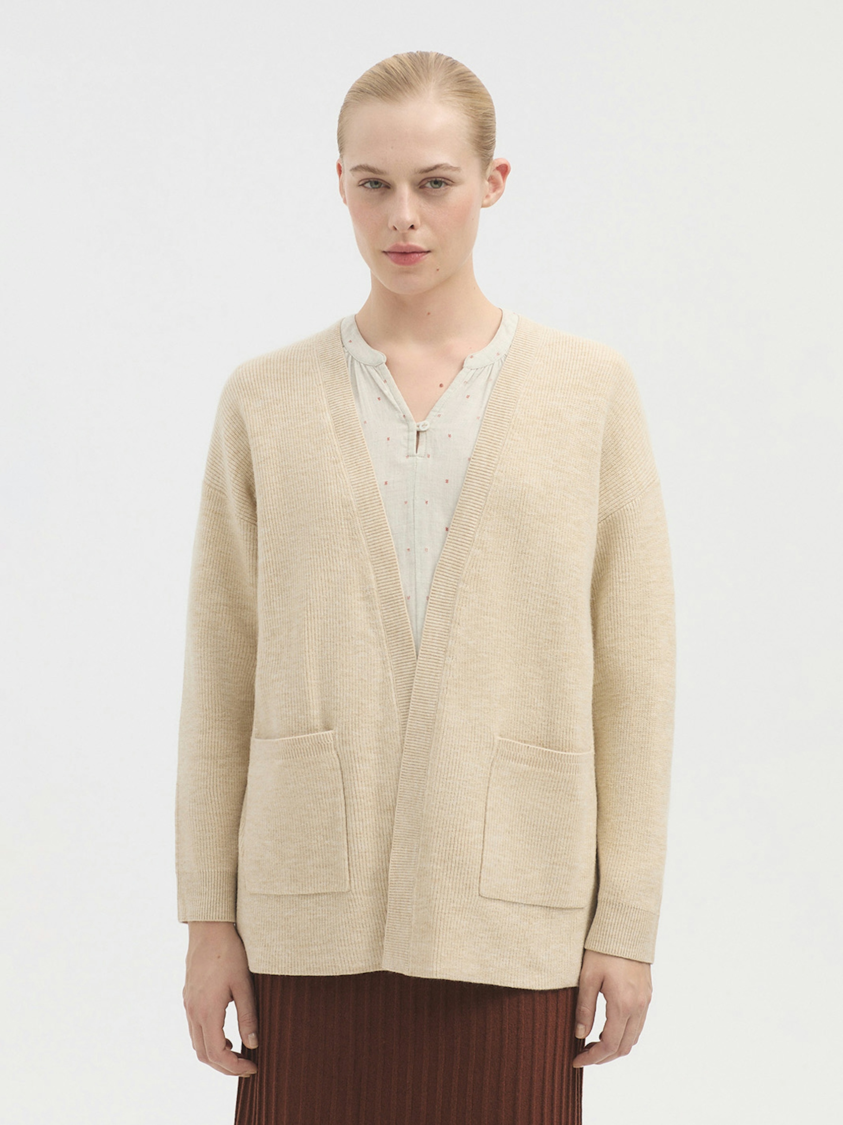 Open cardigan with pockets