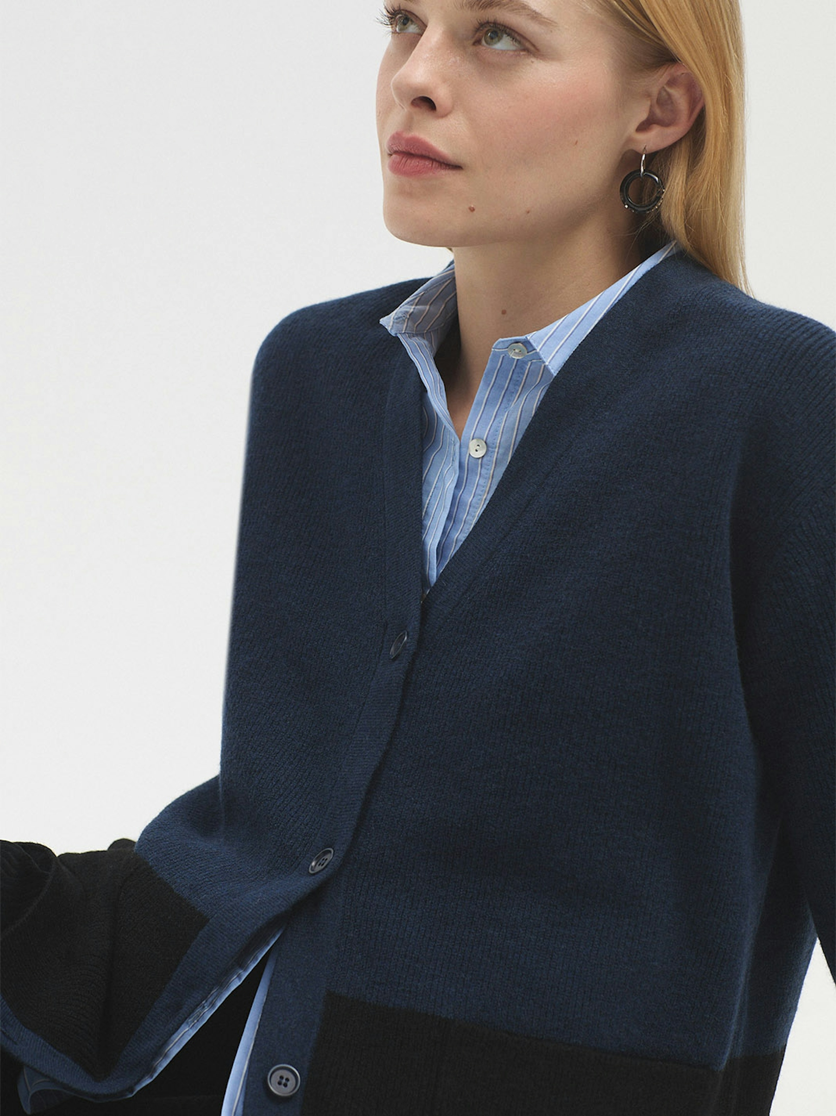 Two tone V neck cardigan