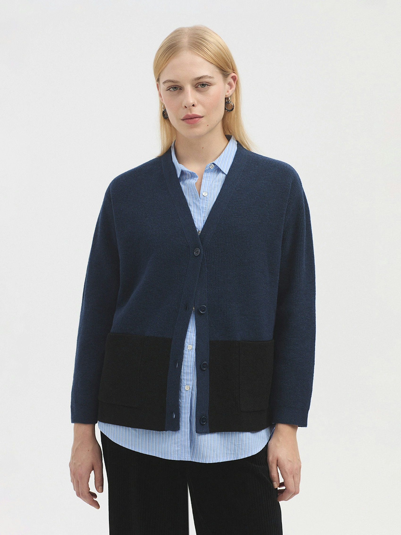 Two tone V neck cardigan