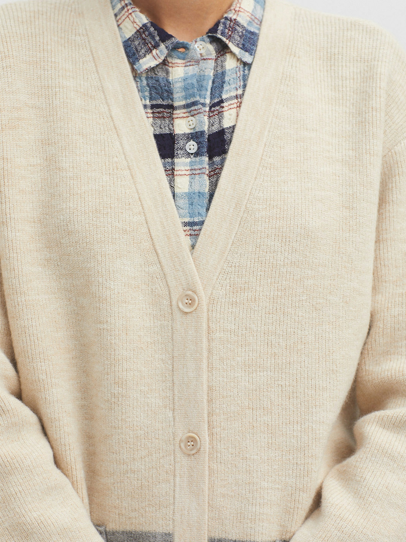 Two tone V neck cardigan