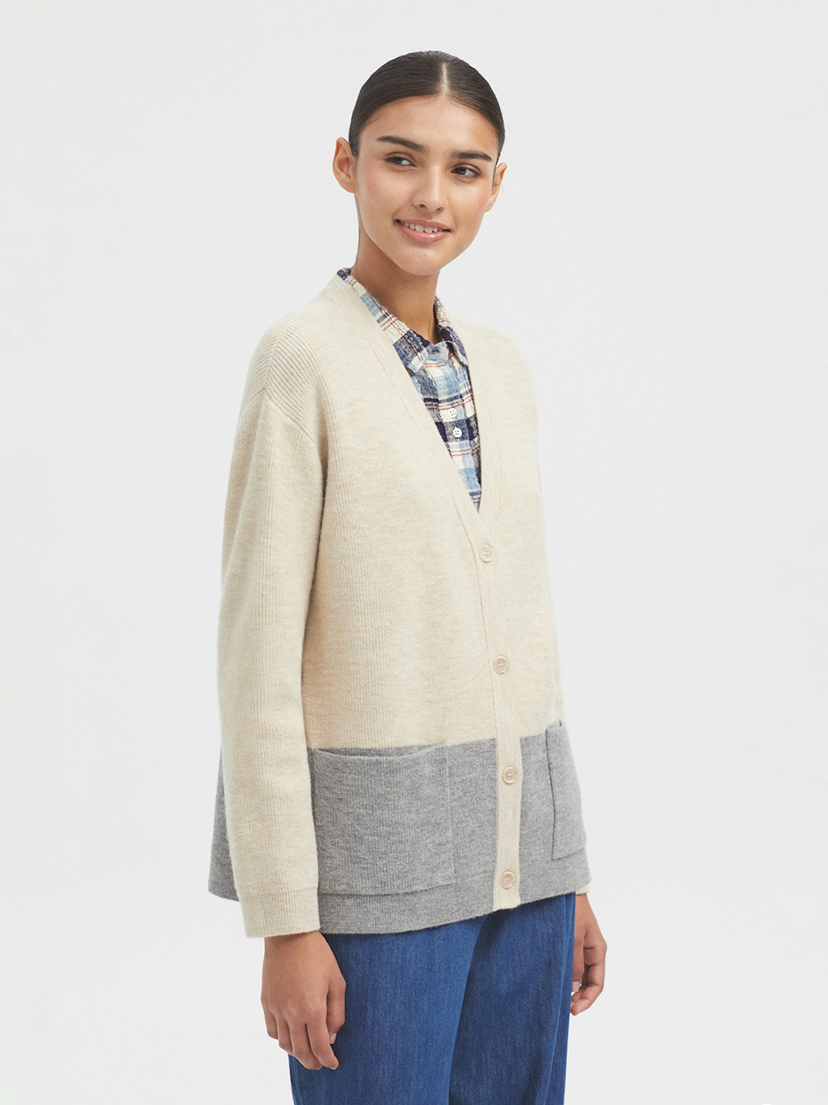 Two tone V neck cardigan
