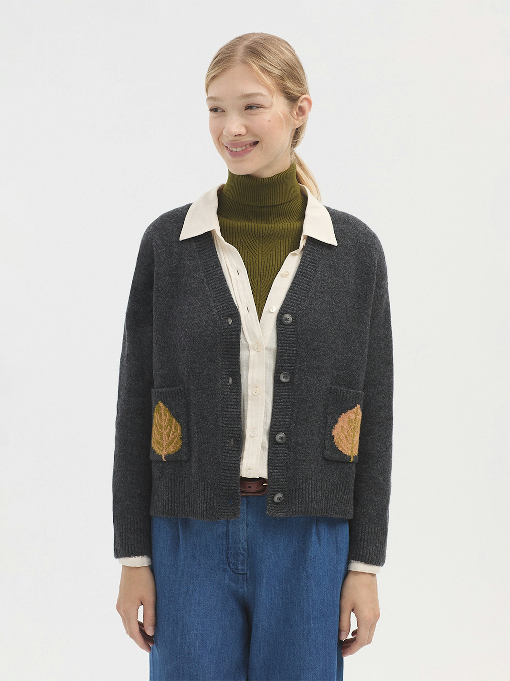 Veste en V poches feuilles 0