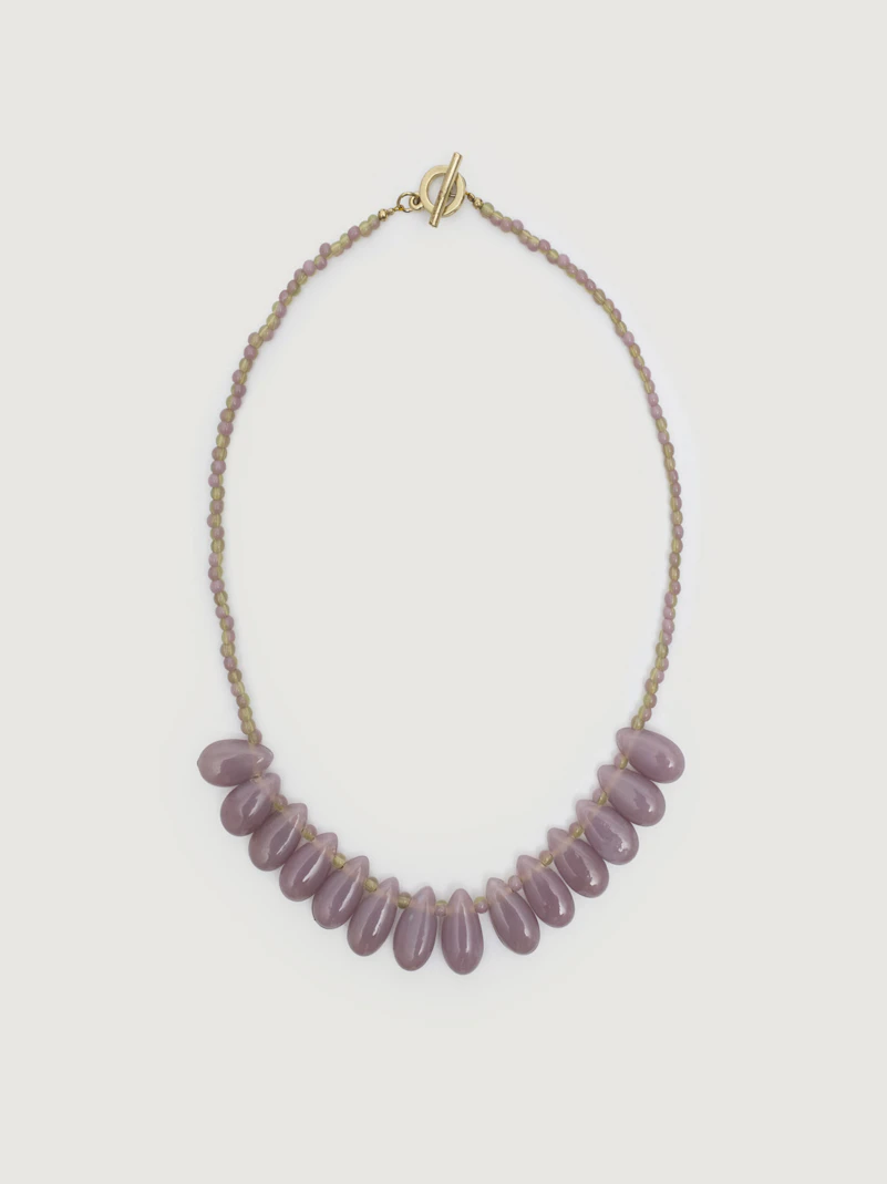 Teardrop-shaped beaded necklace