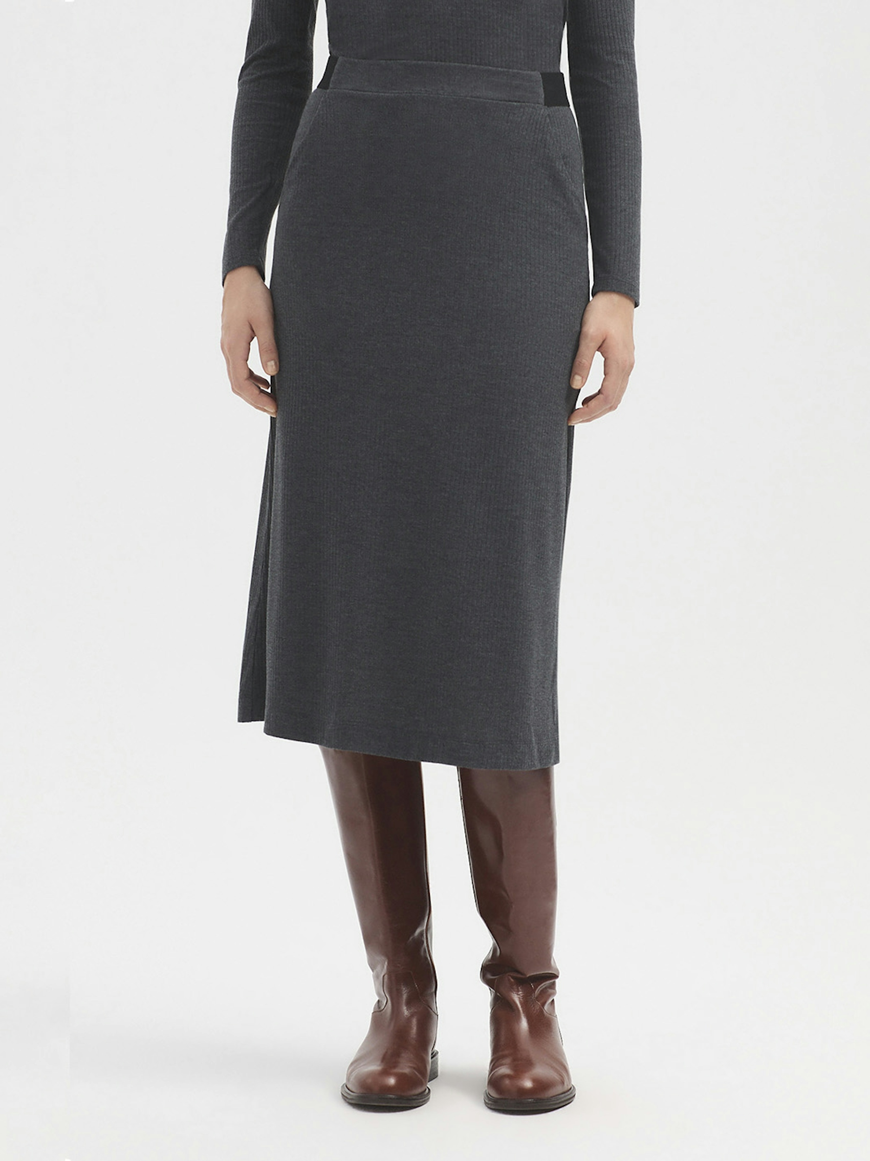 Skirt with ribbed back