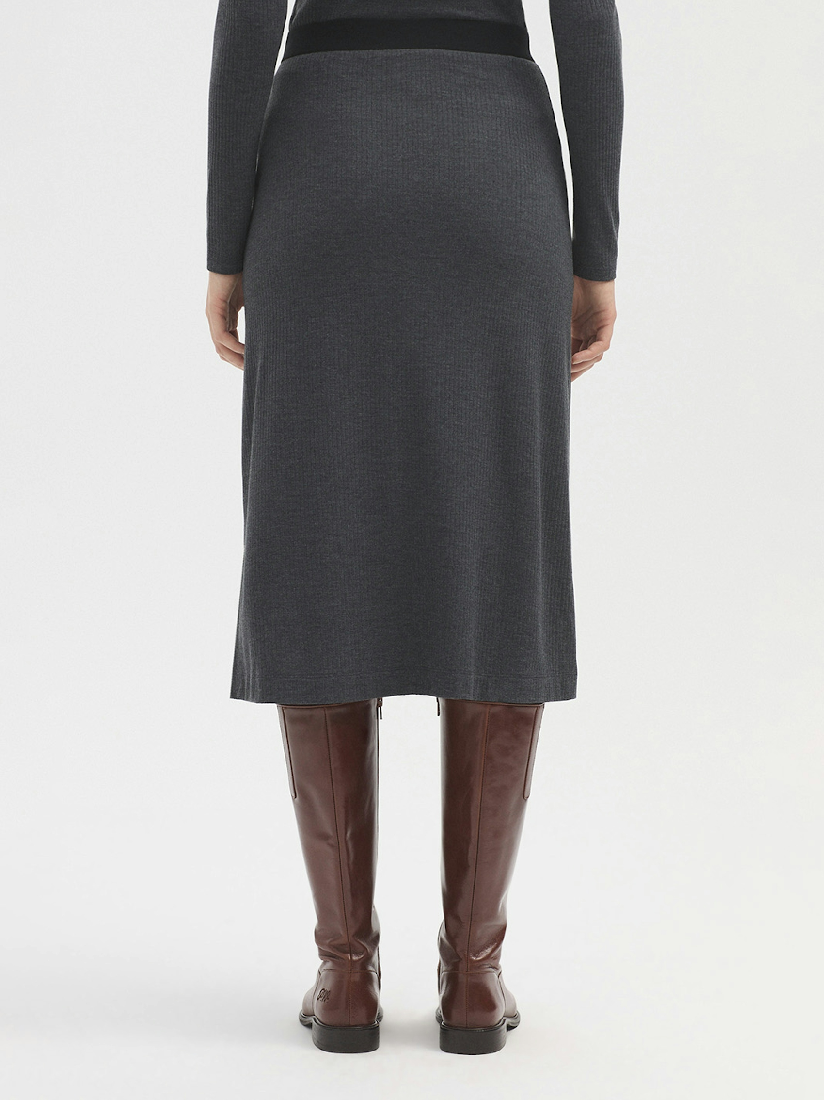 Skirt with ribbed back