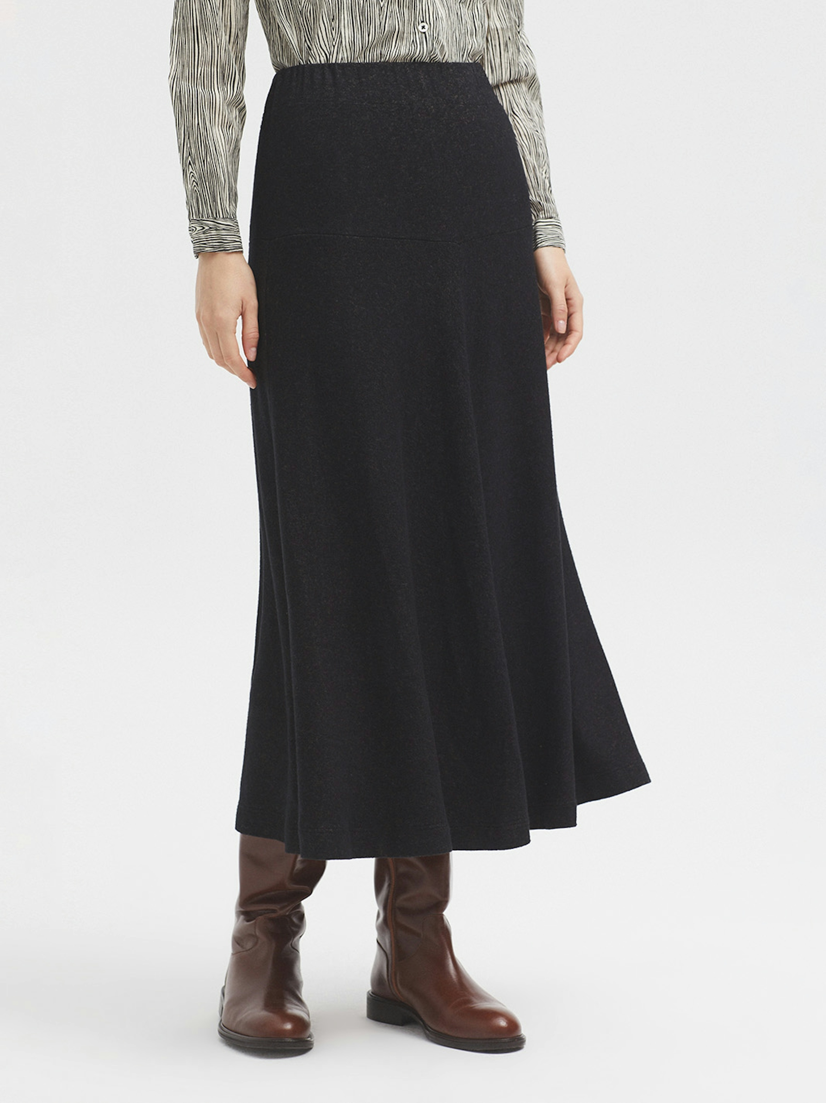 Elasticated midi skirt