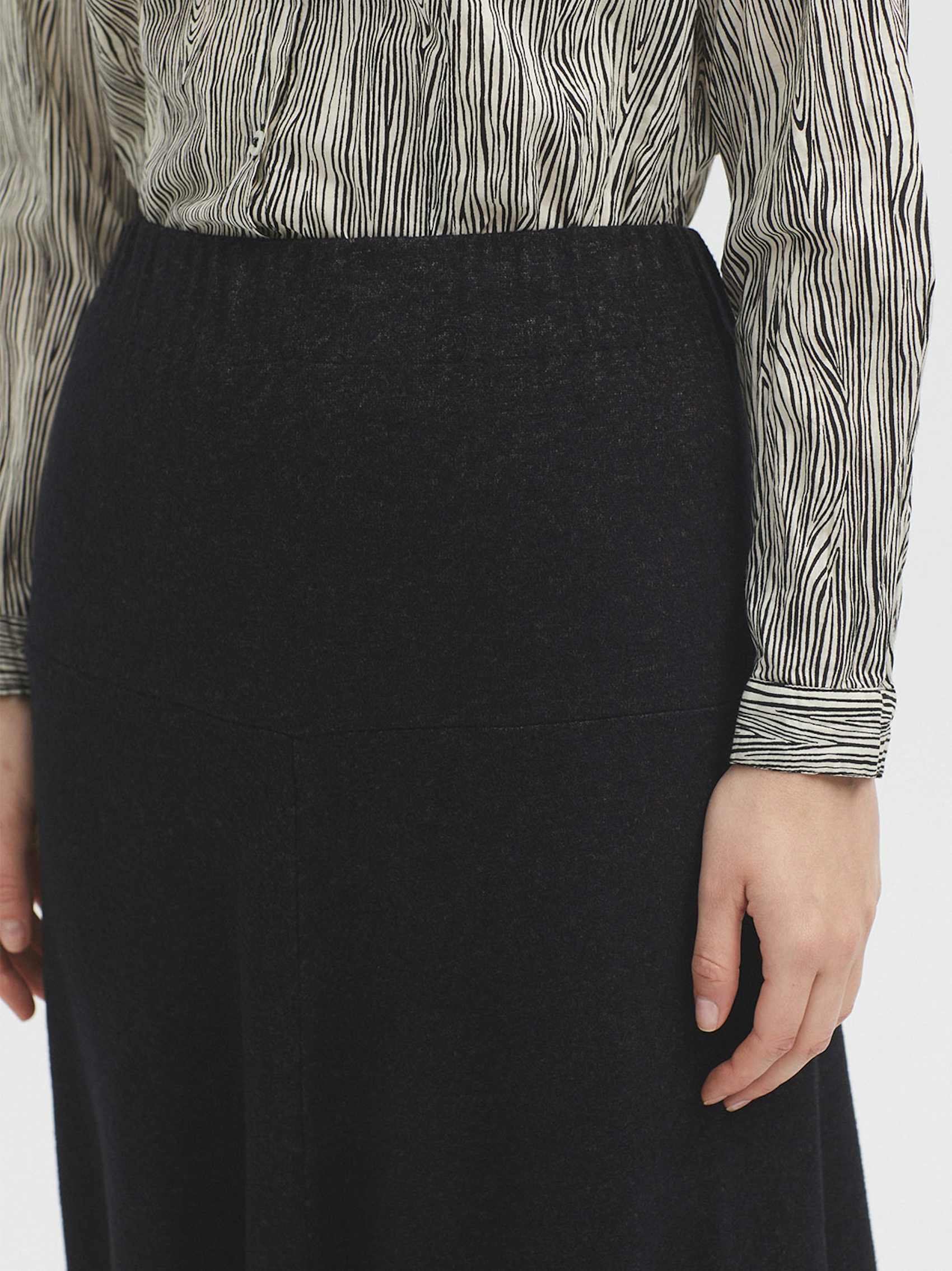 Elasticated midi skirt
