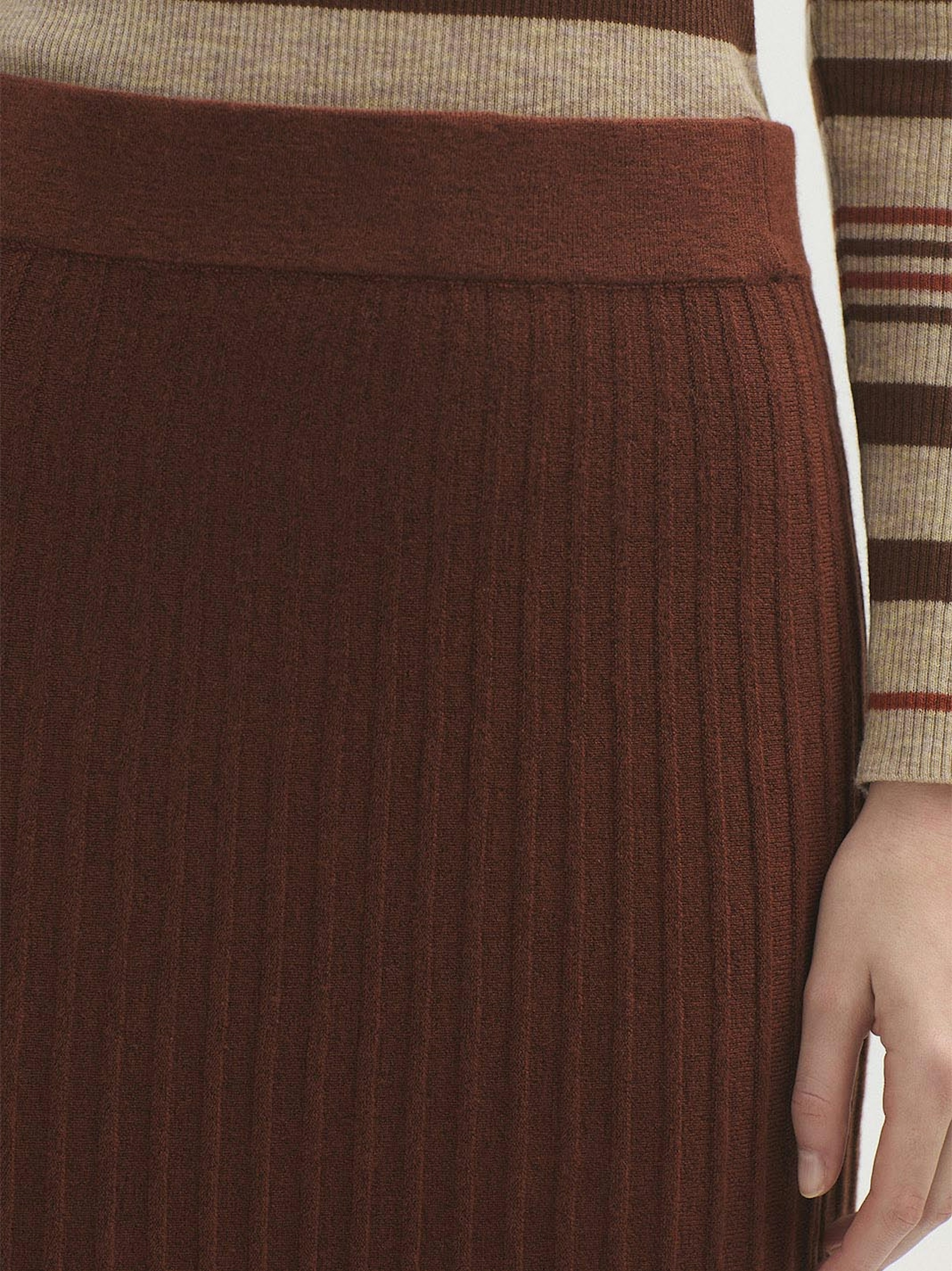 Elasticated pleated skirt